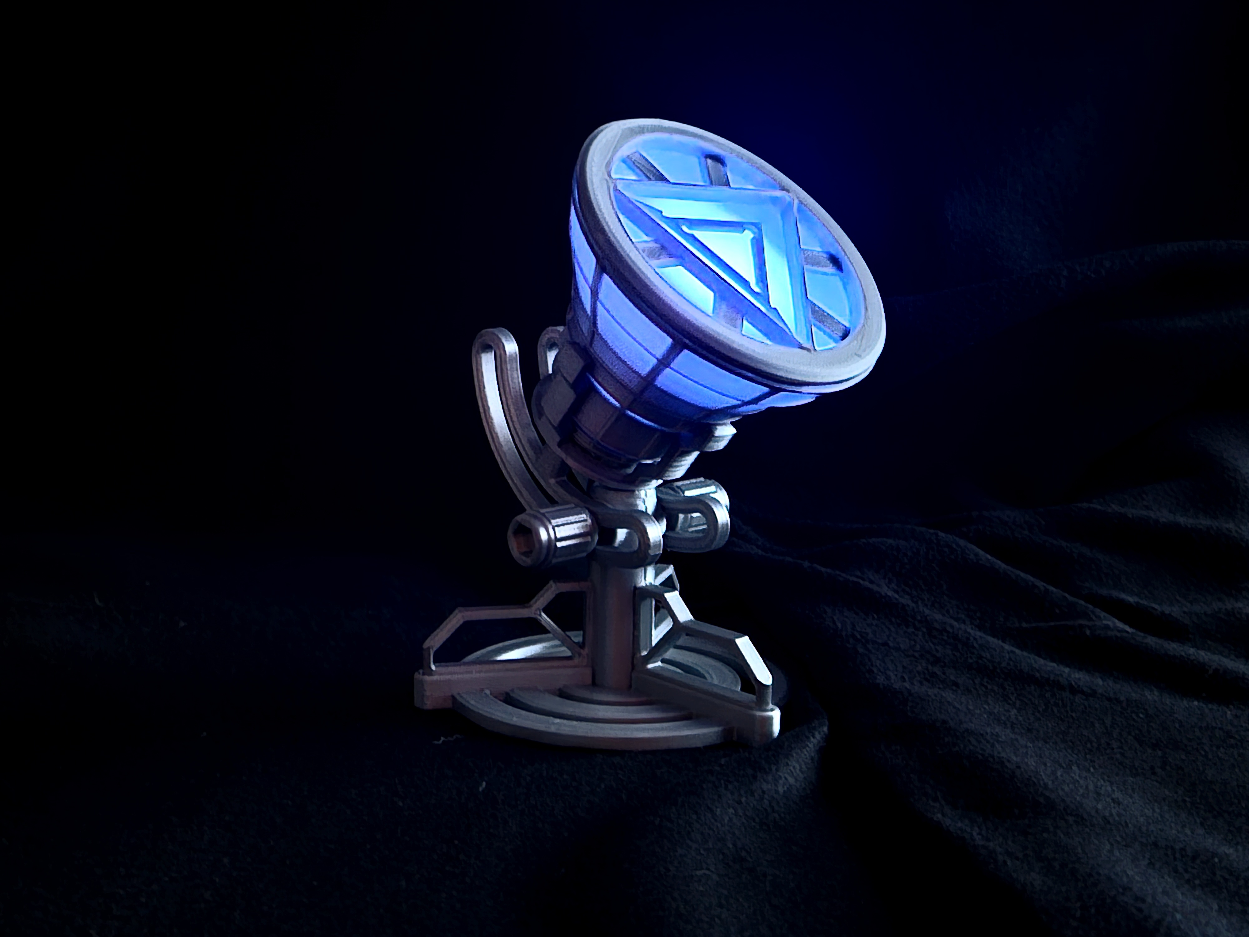 Arc Reactor (new element) with stand & RGB SMART LED lighting