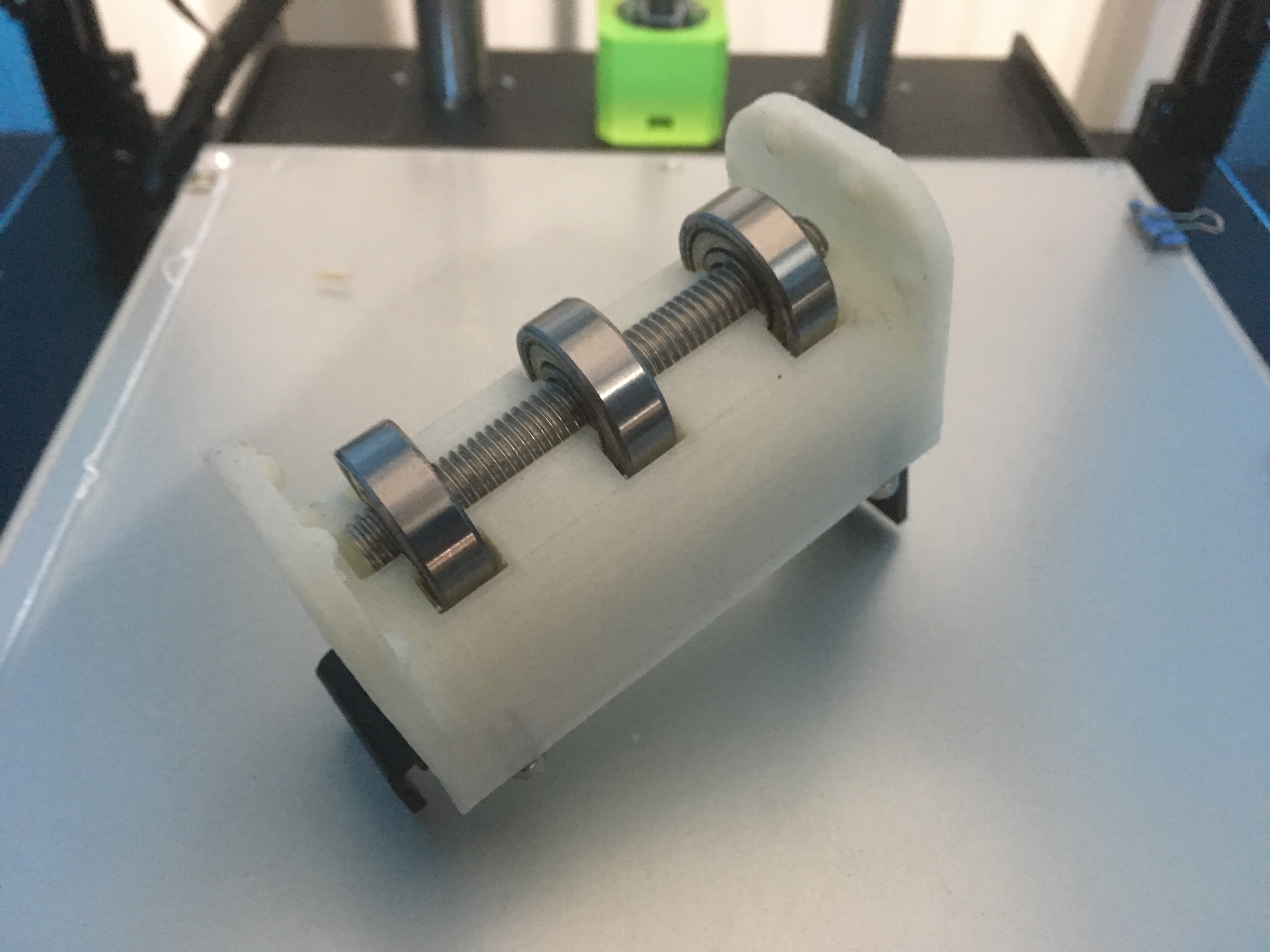 Two Tress Sapphire S Bearing Spool Holder