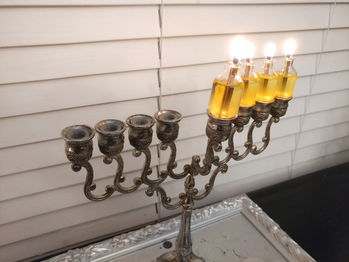Menorah shim for pre-made oil capsules