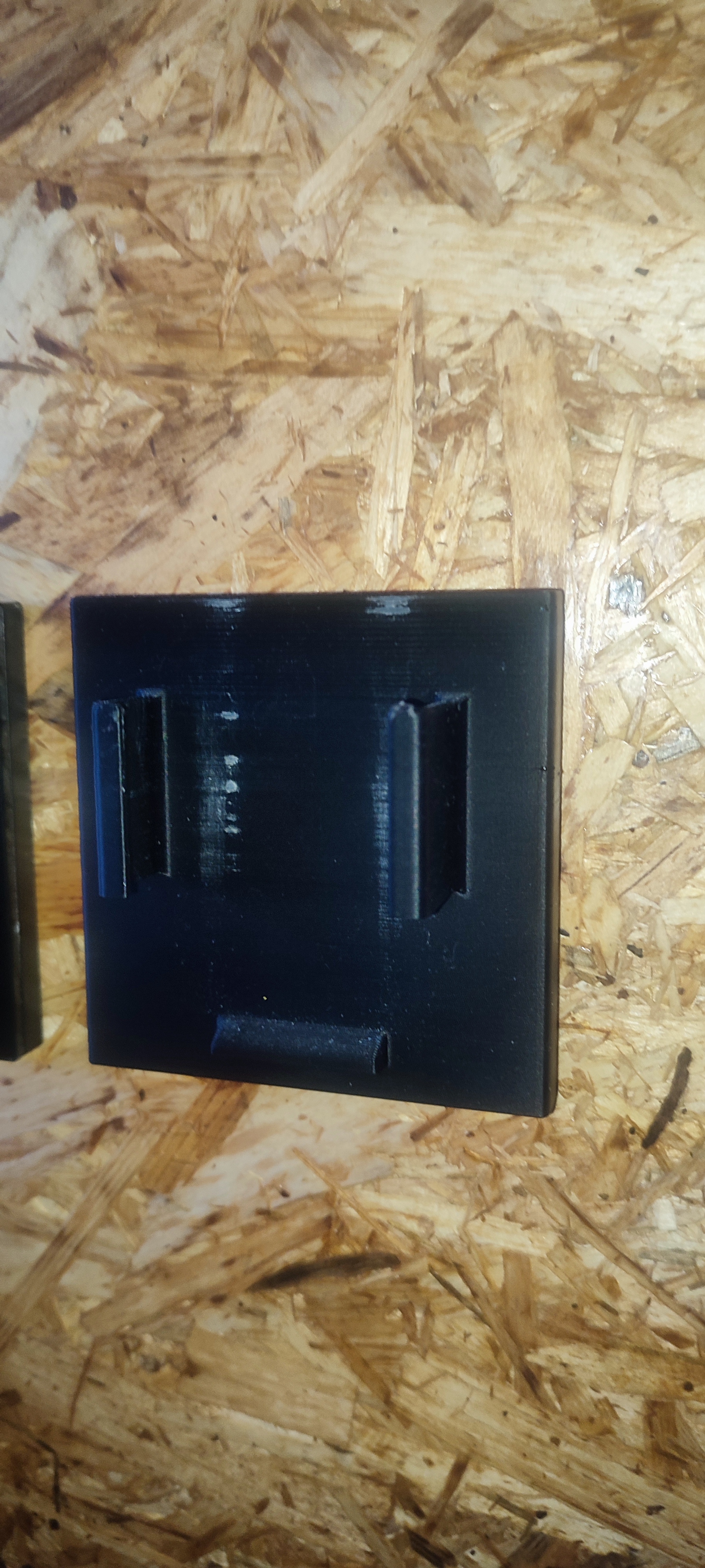 Remote holder for 80x80 glass switch