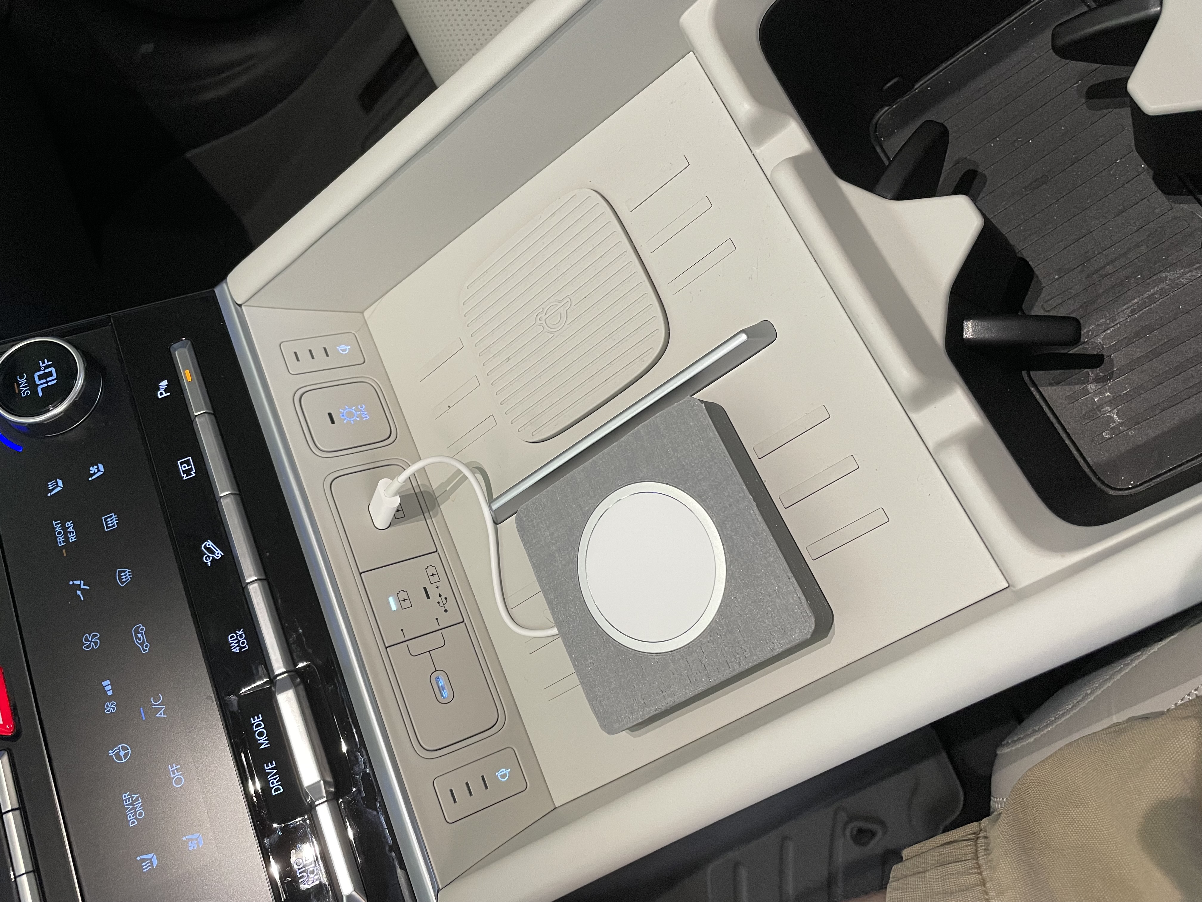 Hyundai Santa Fe - 2024 - iPhone MagSafe Conversion Spacer