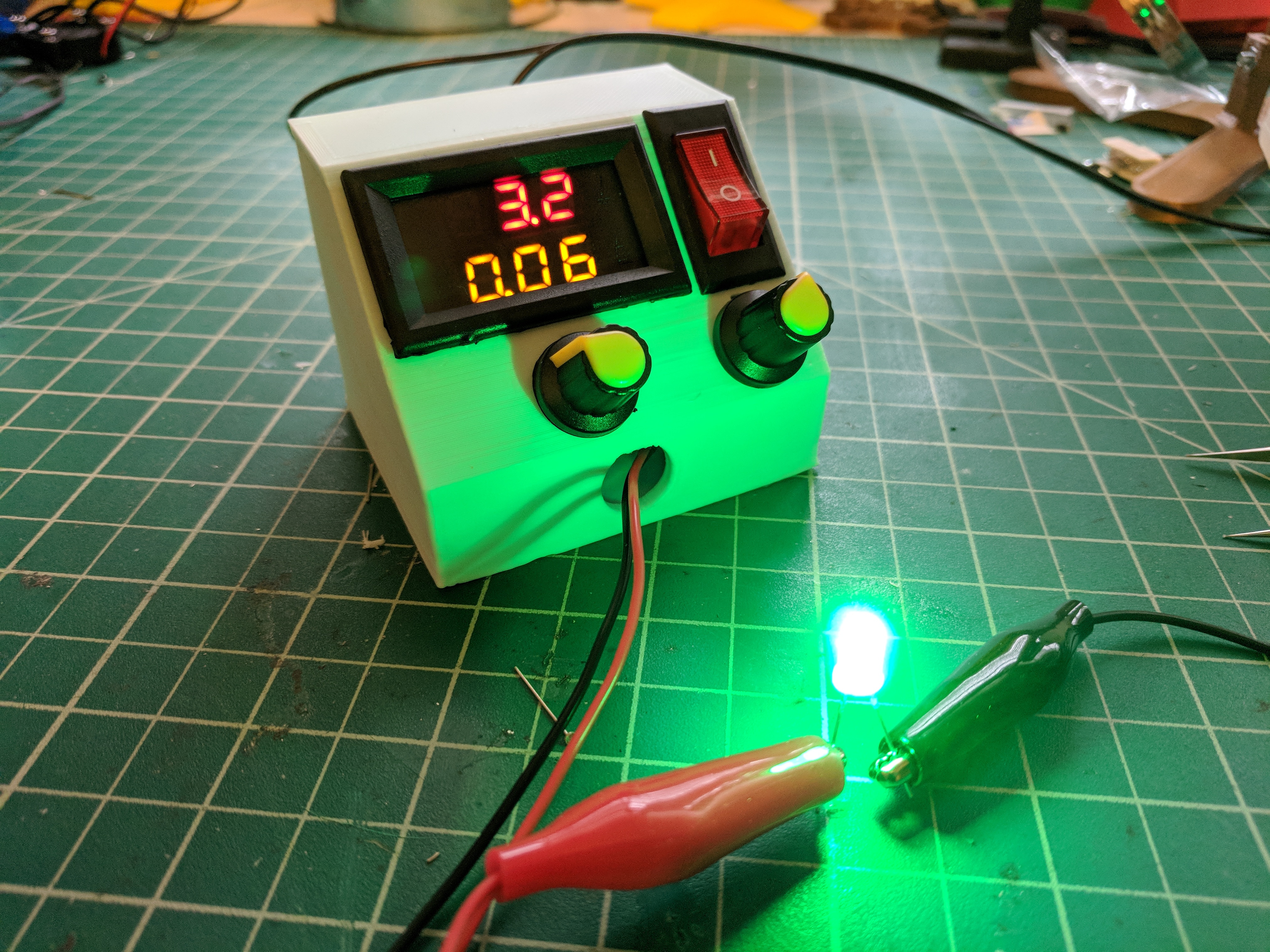 $10 DIY Variable DC Bench Power Supply