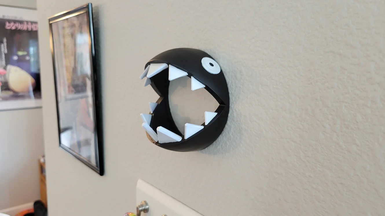 Chain Chomp wall hanging