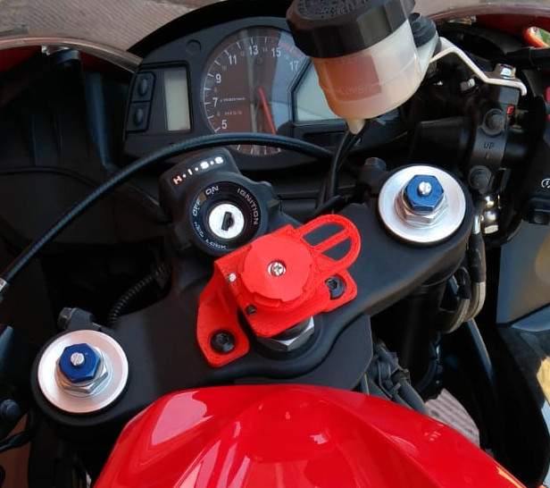 Quadlock mount for CBR600RR