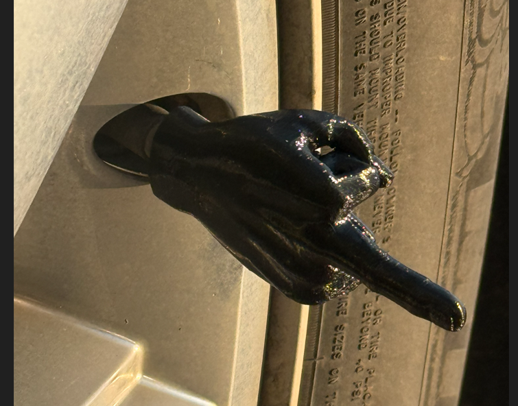 Middle finger Valve Cover