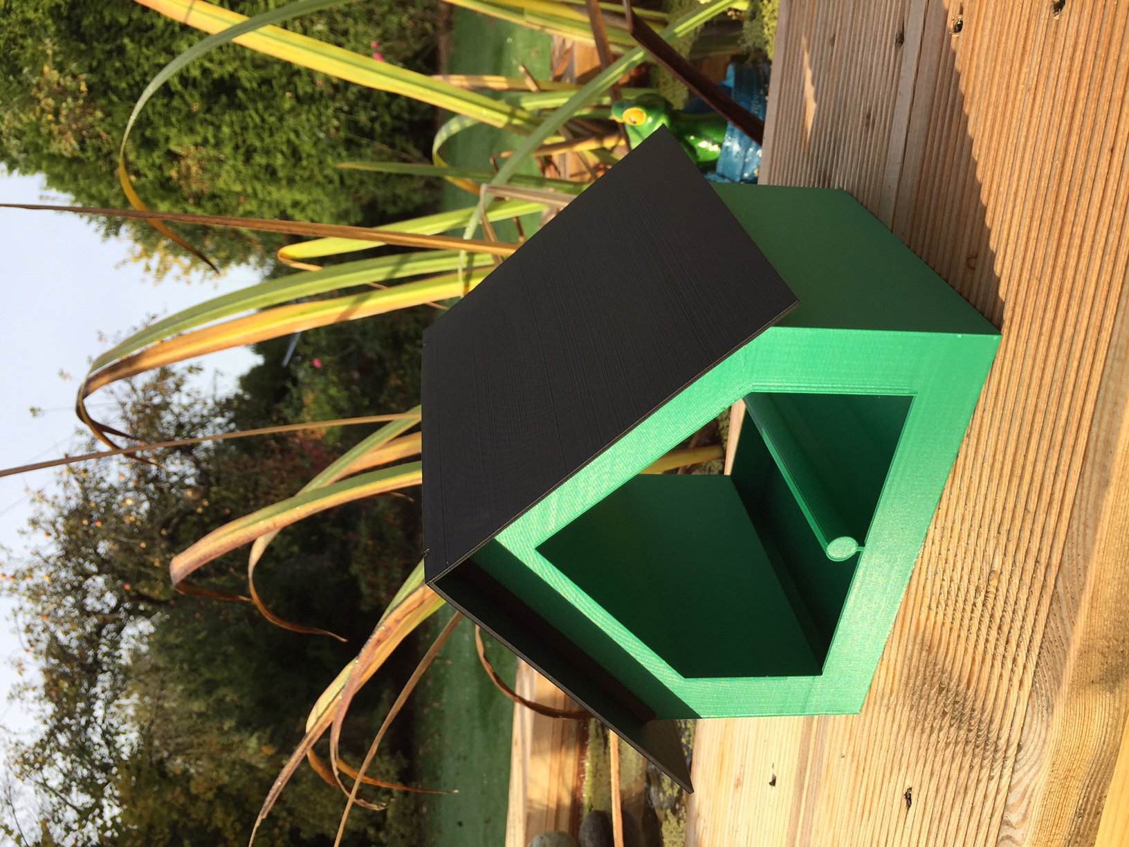 Birds feed house, with double sided wall storage
