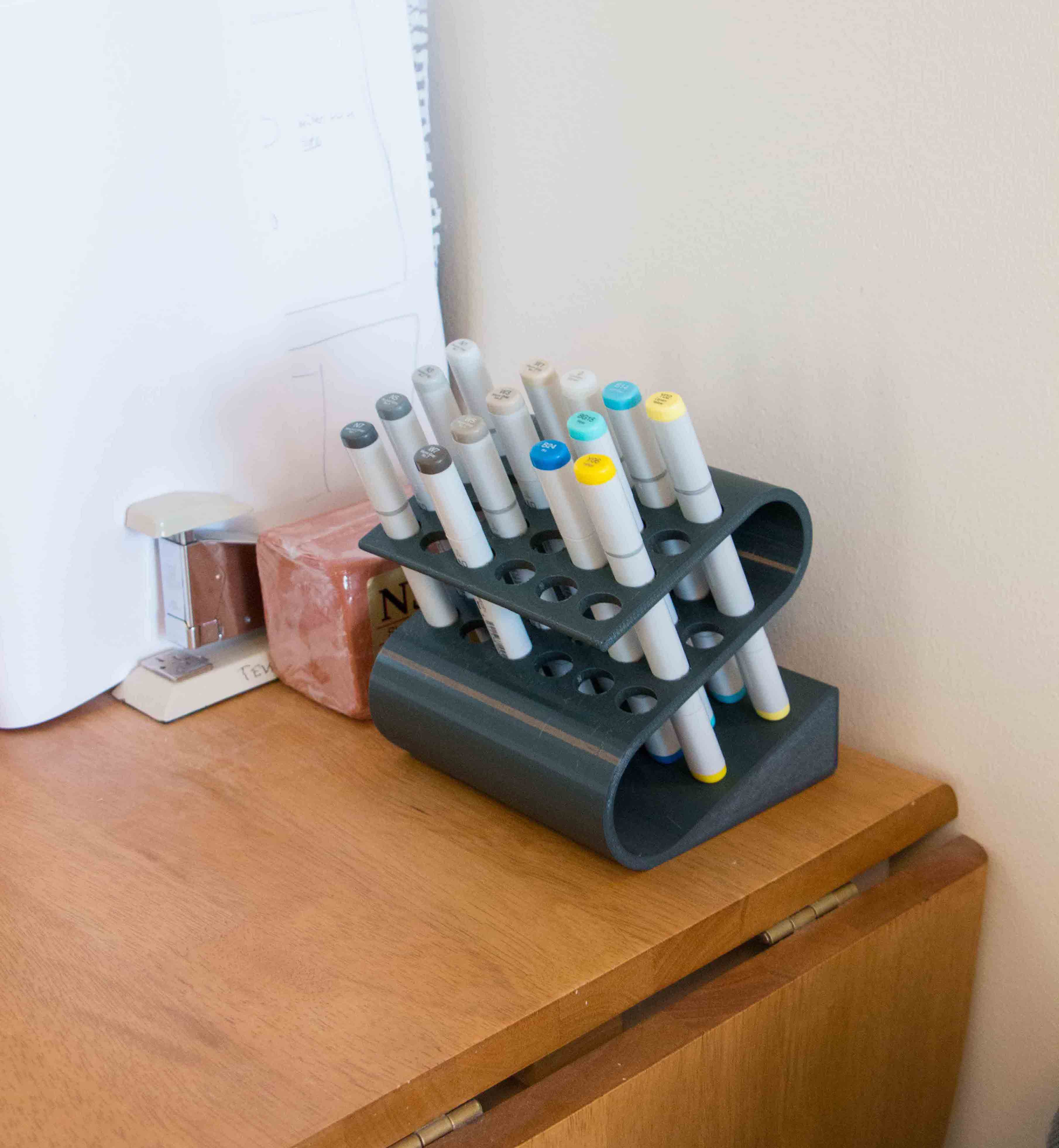 Copic sketch stand