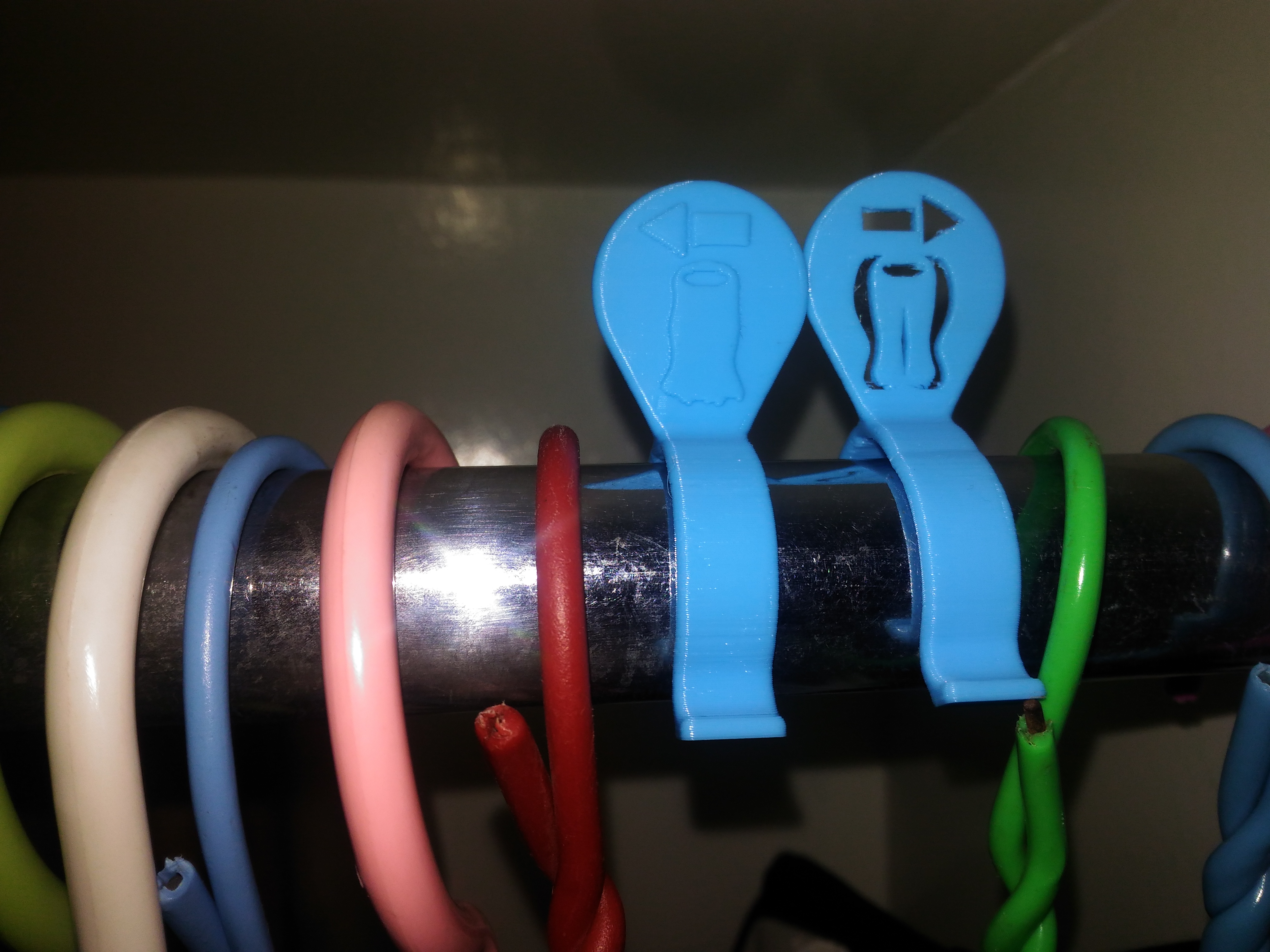Closet organizer clips