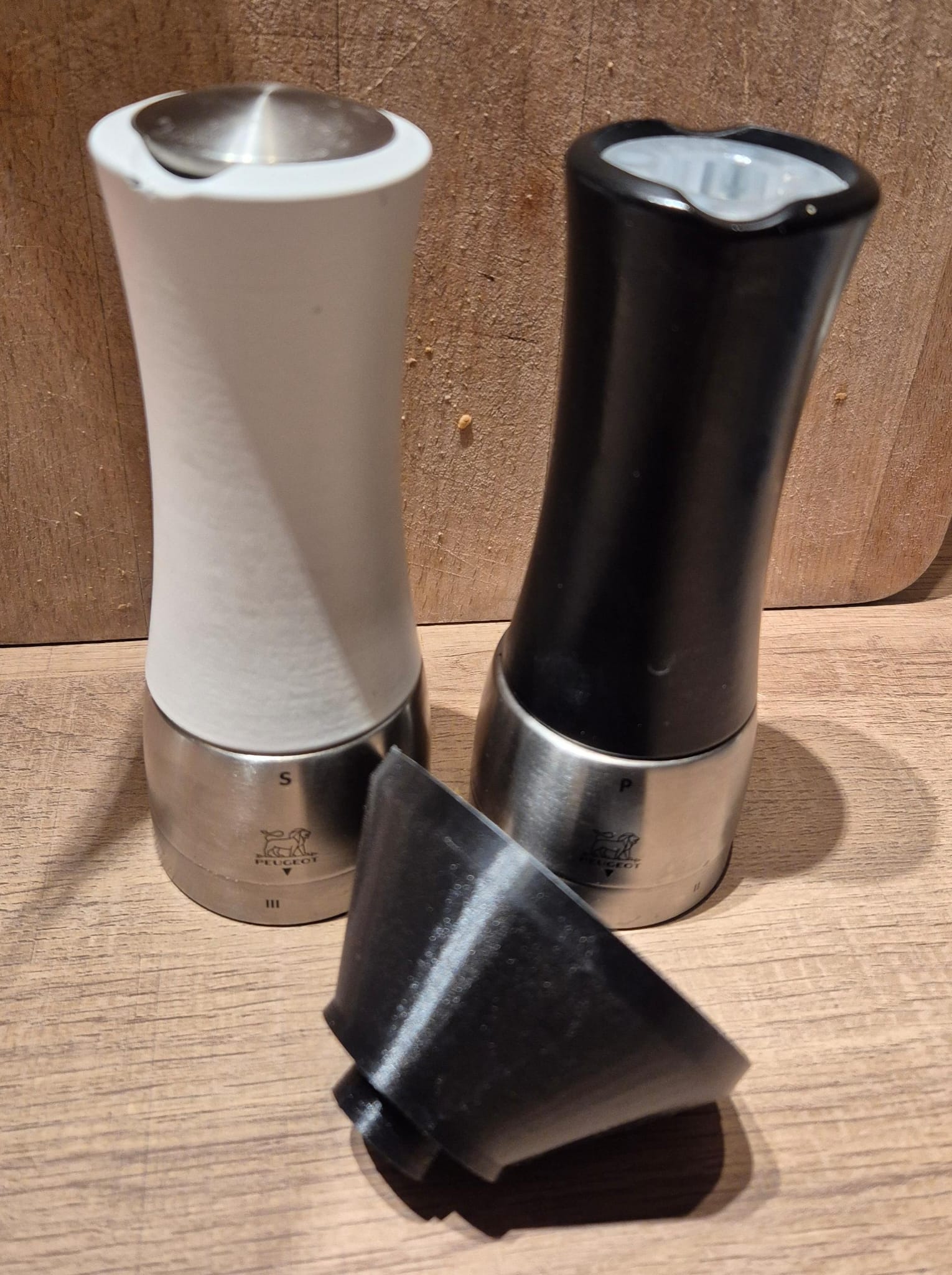 Funnel specifically designed to fit with the Peugeot Madras Salt or Peper grinder