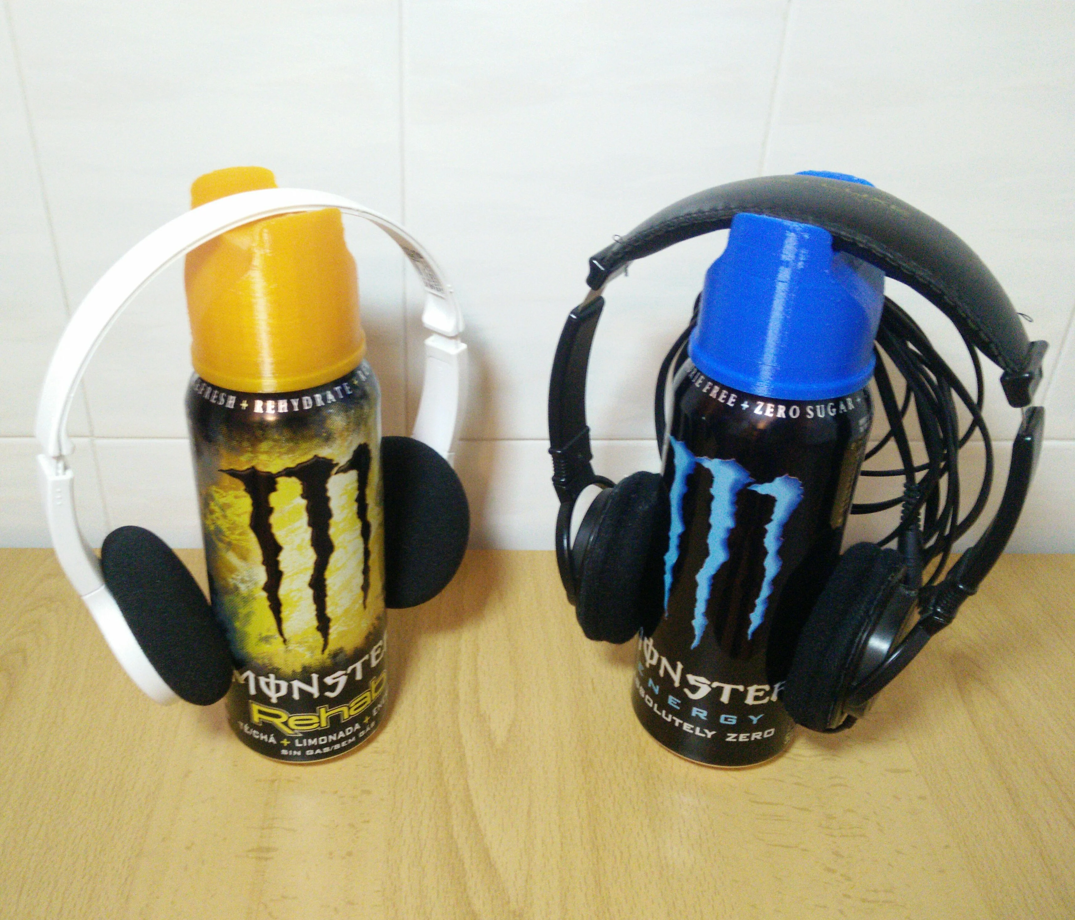 Convert can of Energy drink in a Headphone Stand (Monster, Locura, Rockstar, redbull...)