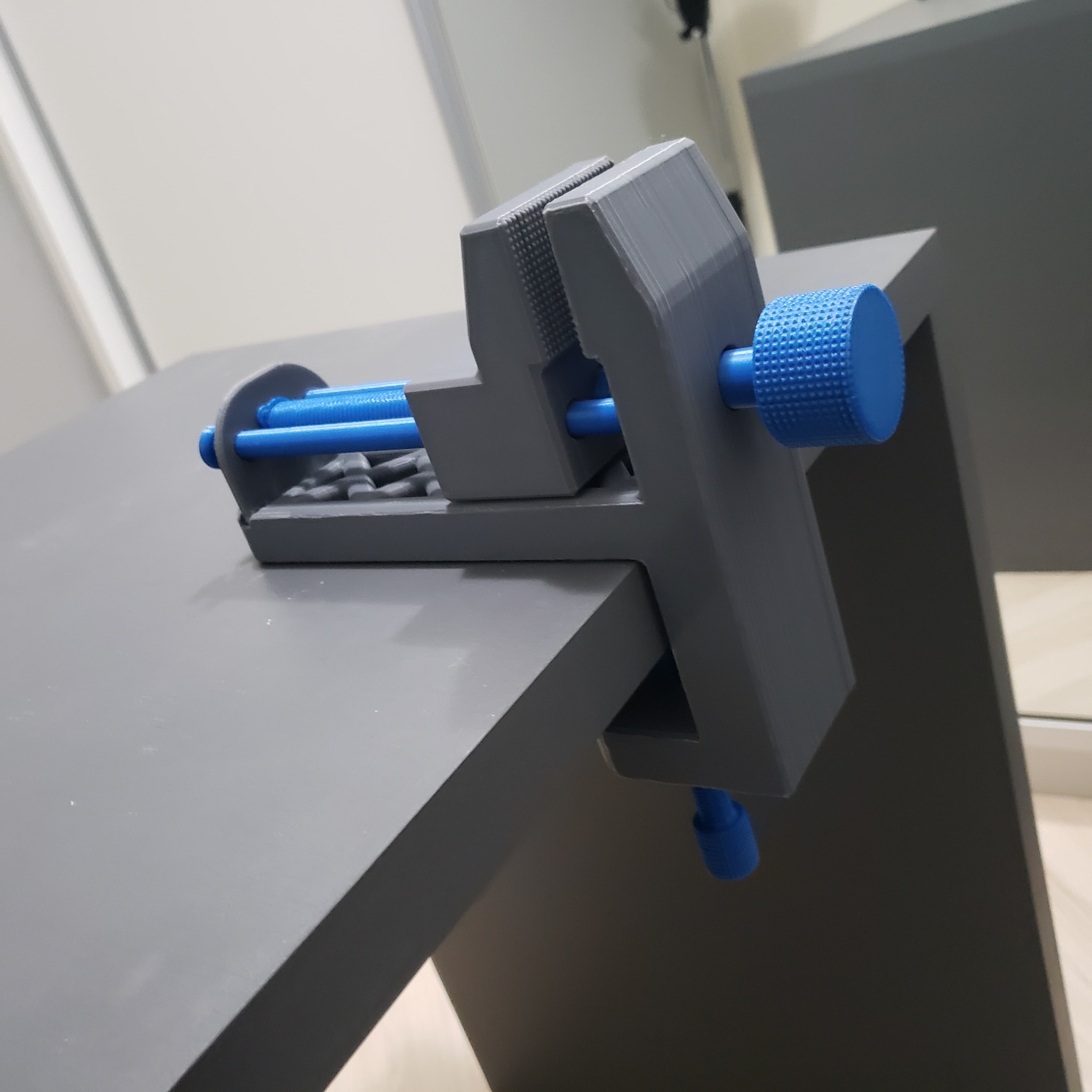 BENCH VICE - MOLDING LATHE