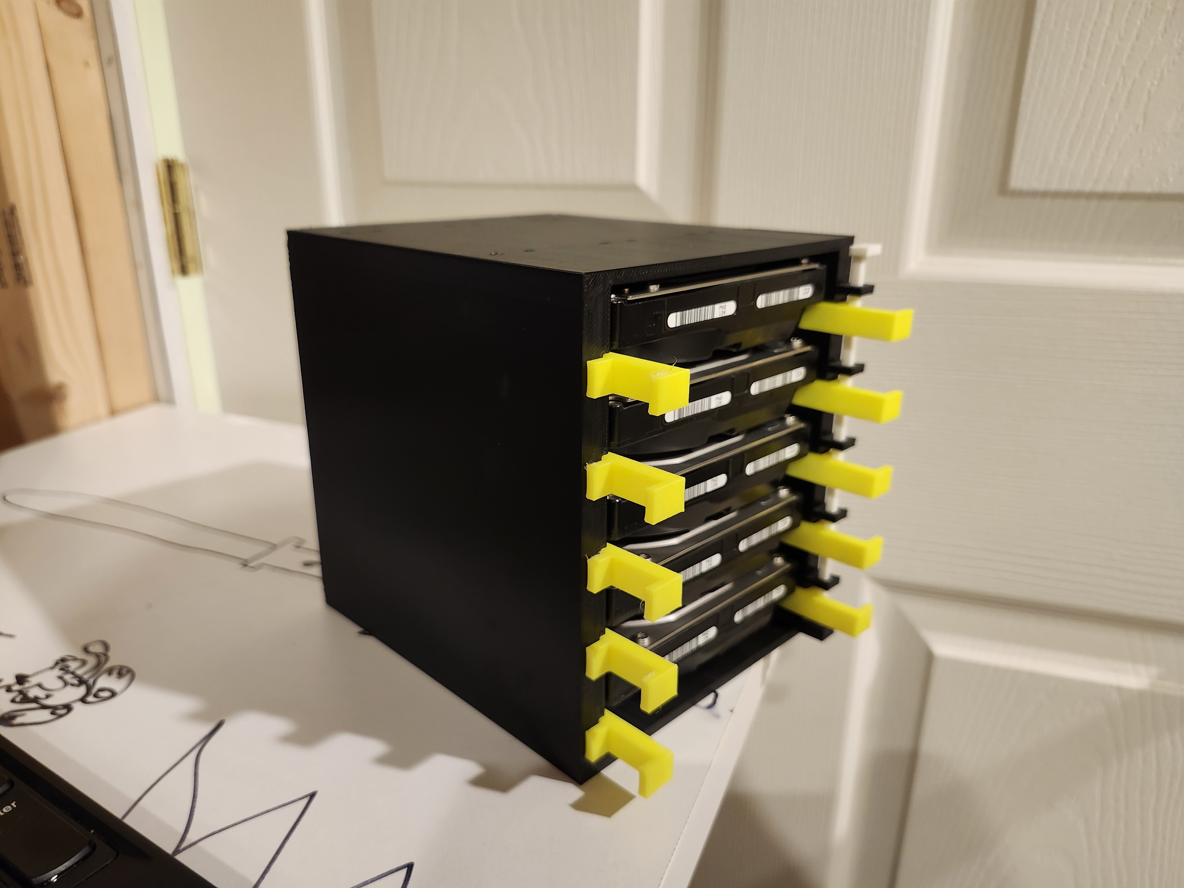 Hard drive enclosure for NAS server - 5x 3.5 inch drives in 3x 5 inch bays
