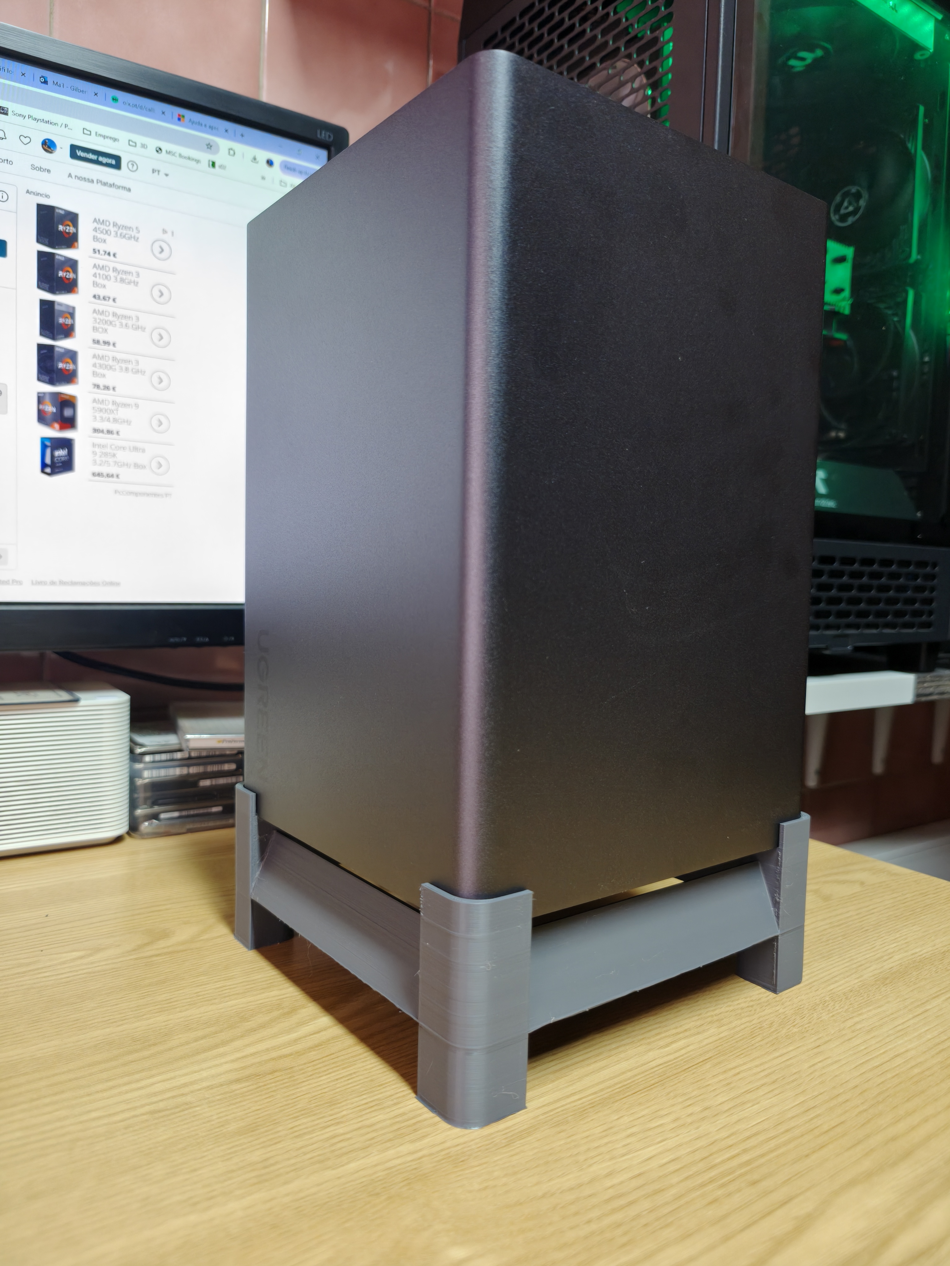 Ugreen DXP 4800 Plus Vertical Stand
