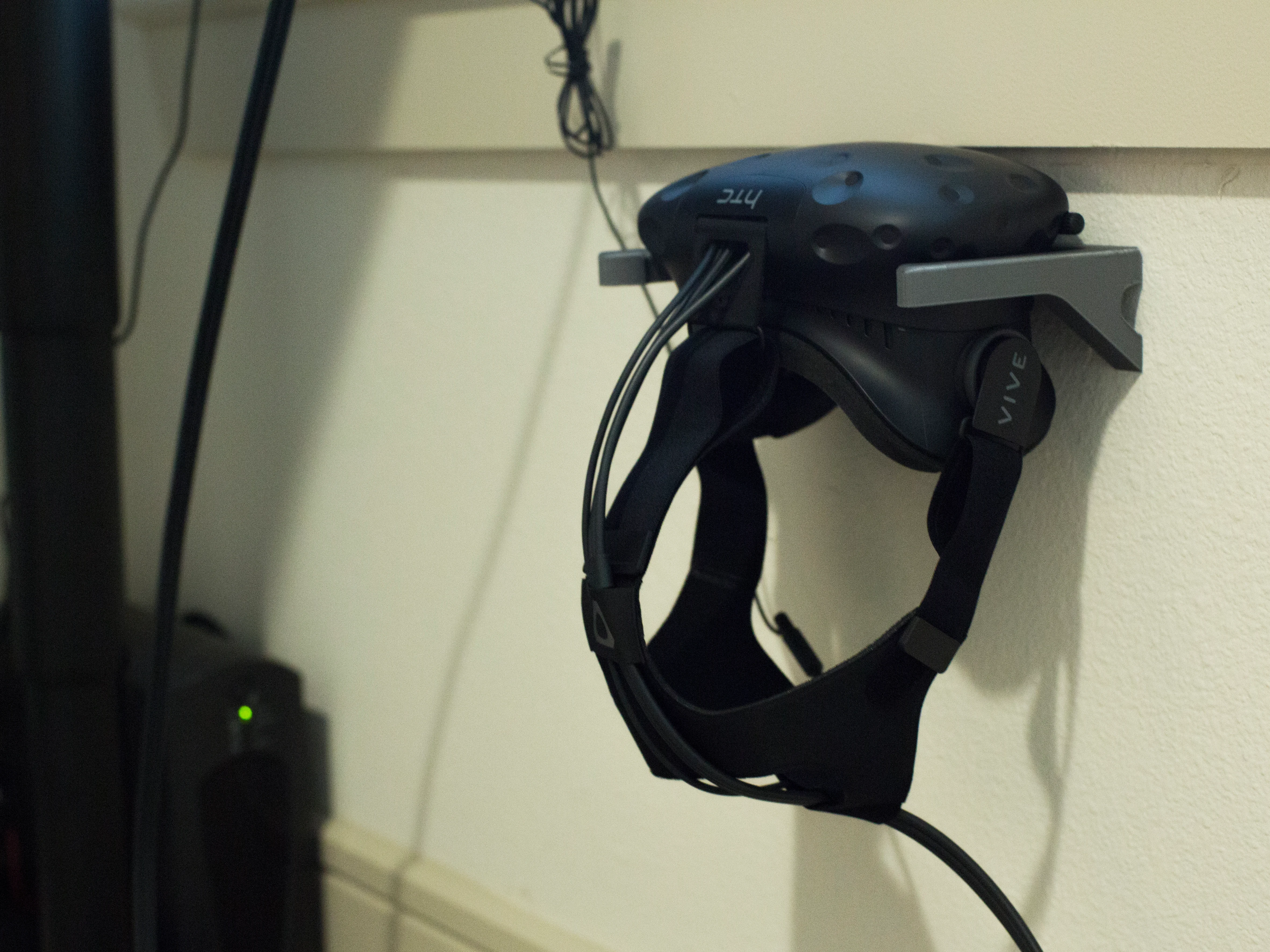 HTC Vive HMD Minimalist Wall Mount