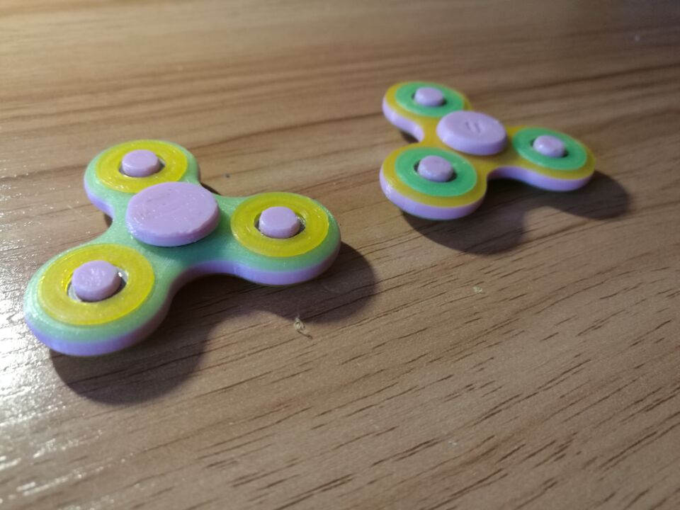”Clover“--Small Colorful Hand Spinner--BD Homemaker