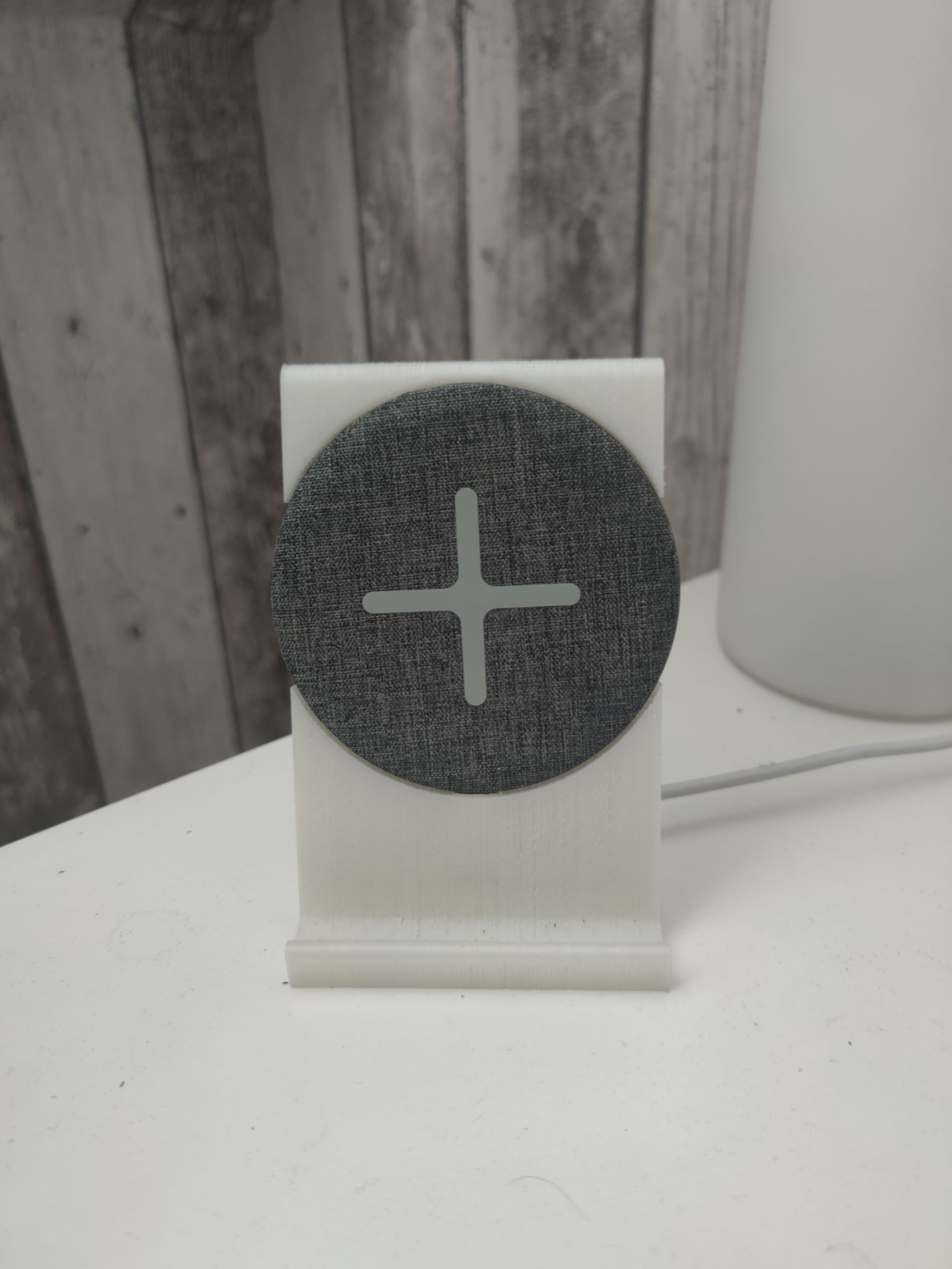 Smartphoneständer mit Induktion