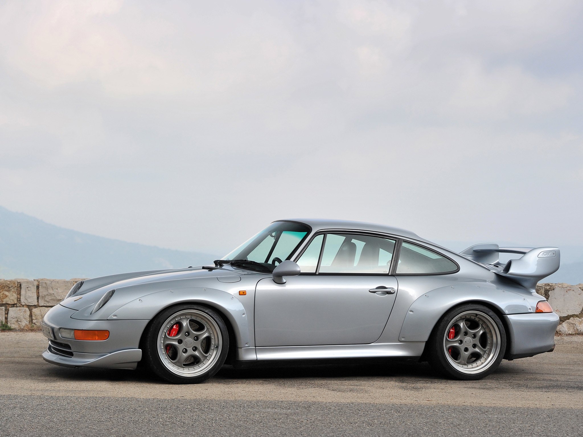 Porsche 993 GT2 1/32 versions course et route par TerranSlot