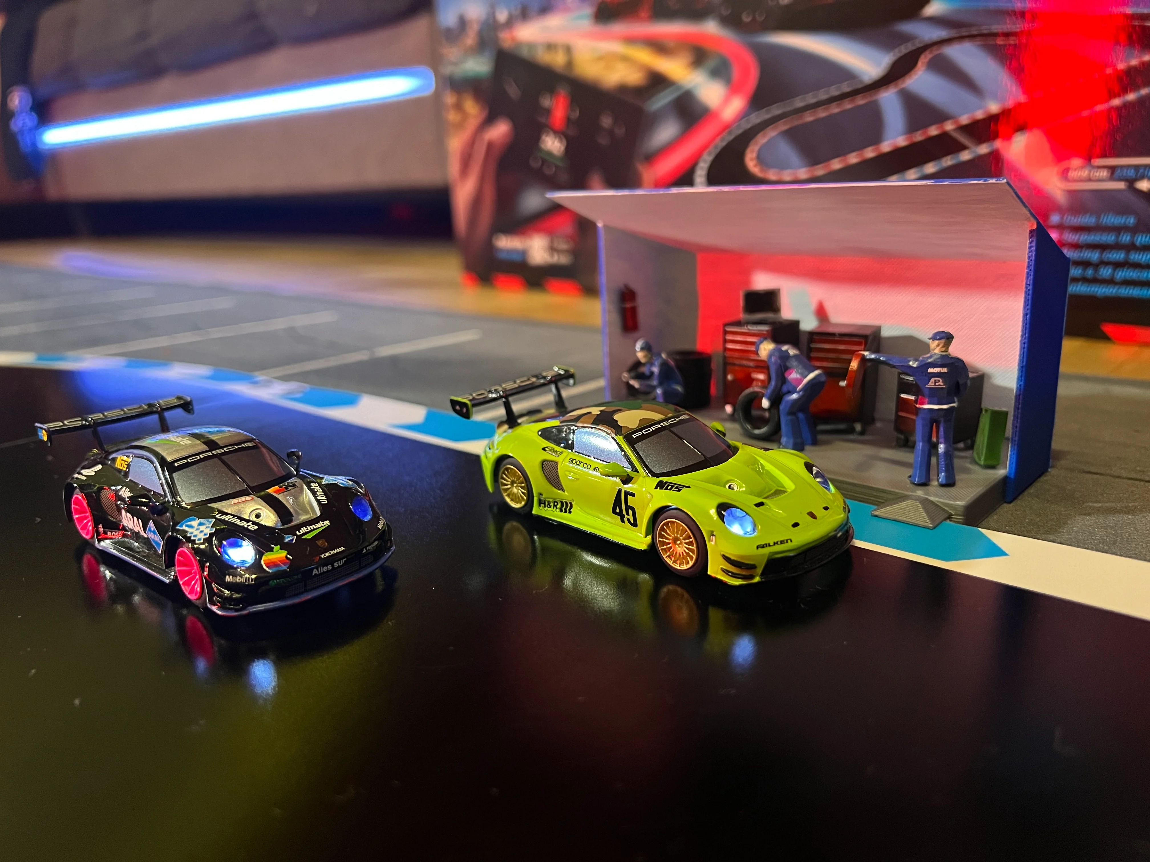 Carrera Hybrid Pitstop Crew / Boxenstopp für Original Bahn