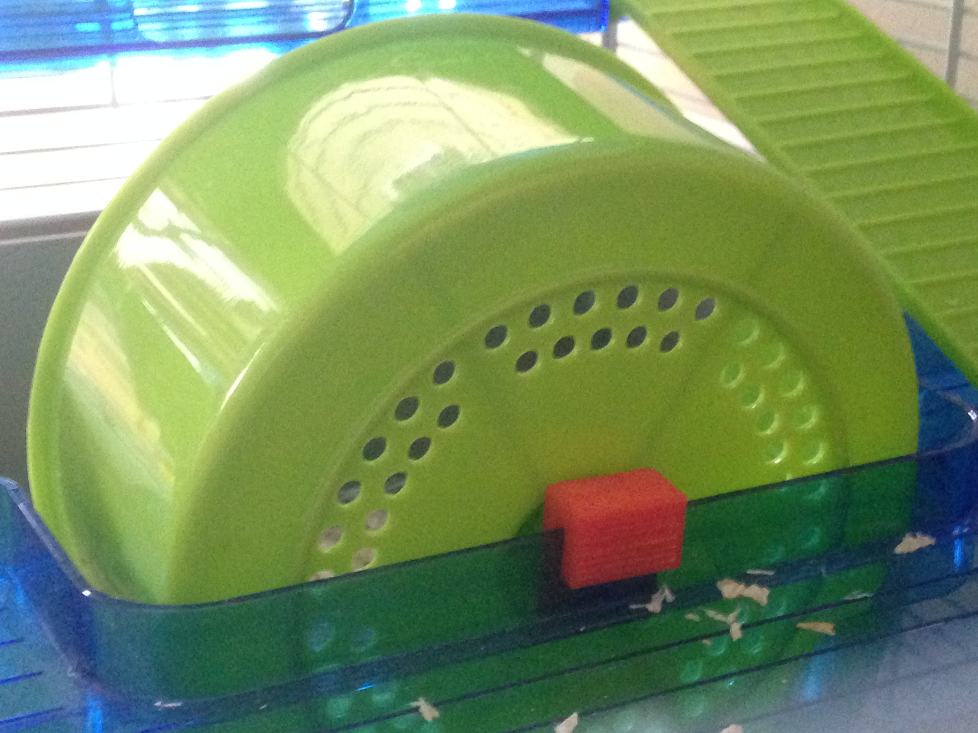 Clip-on hamster wheel spindle