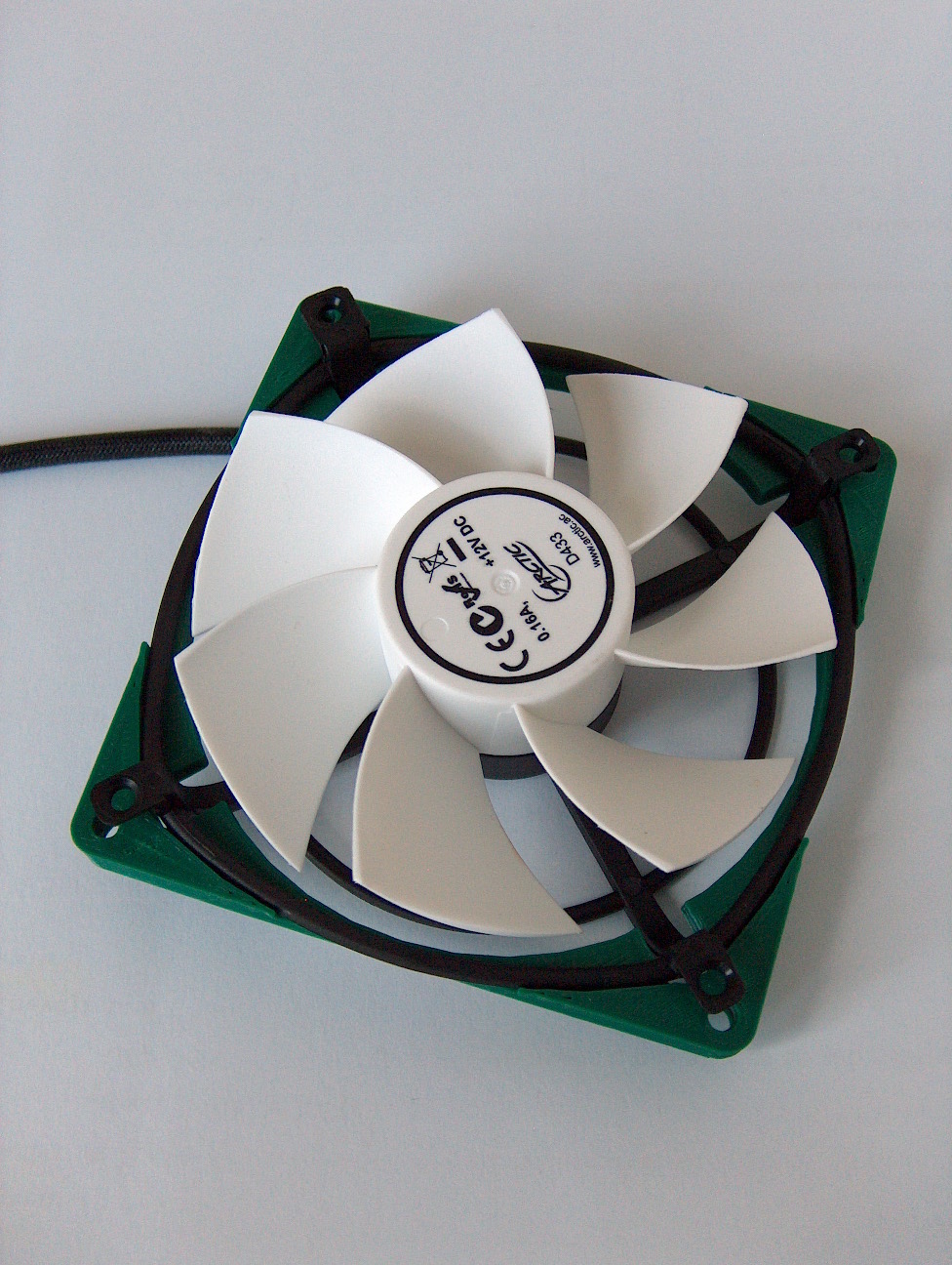 iMac G4 bracket for Artic 9 Pro fan