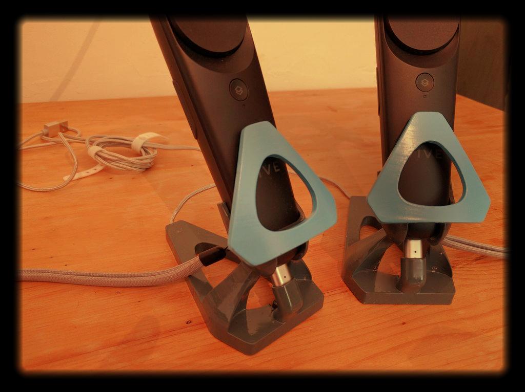 Vive magnetic controller dock