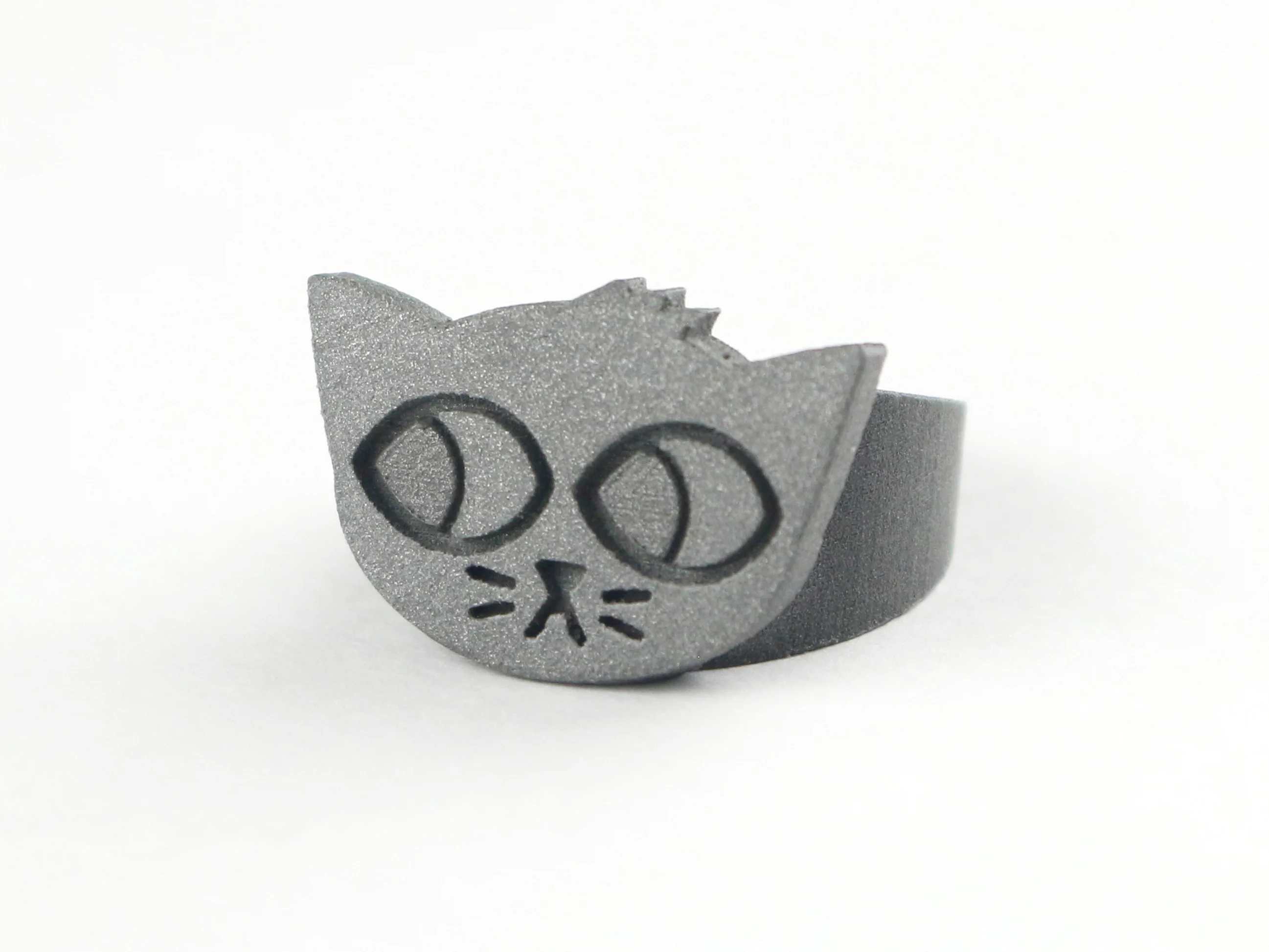 Night in the Woods - Mae Ring