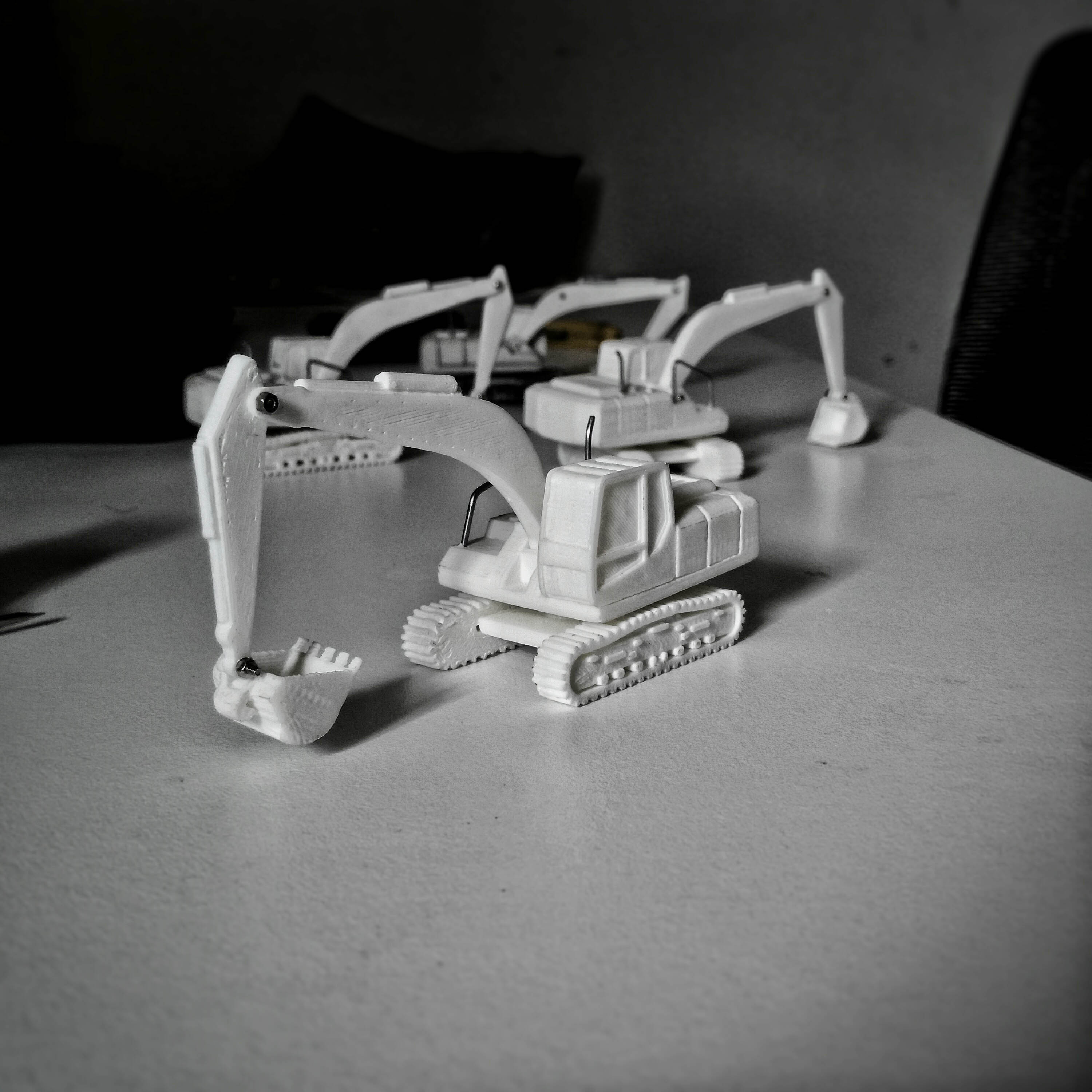 Easy to print Generic Excavator (esc: 1:100 or HO Scale)