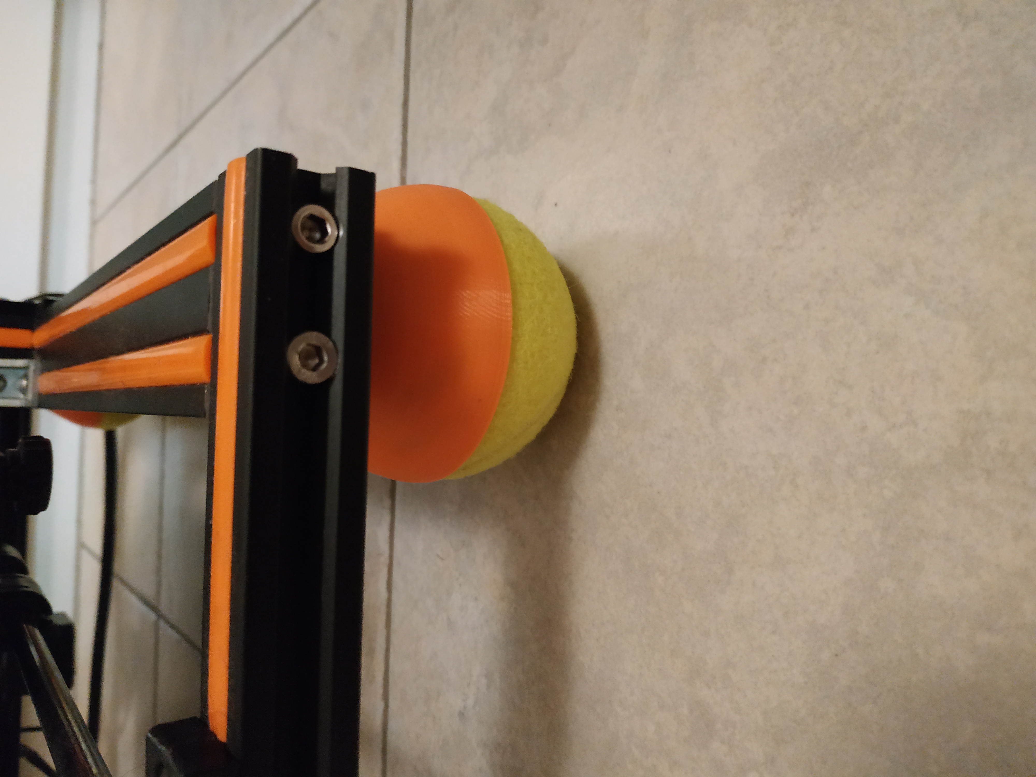 Tennis ball vibration damper feet