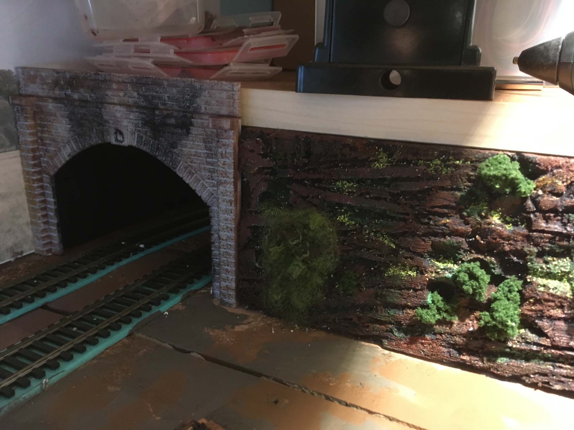 Stone railway tunnel portal, double track OO gauge