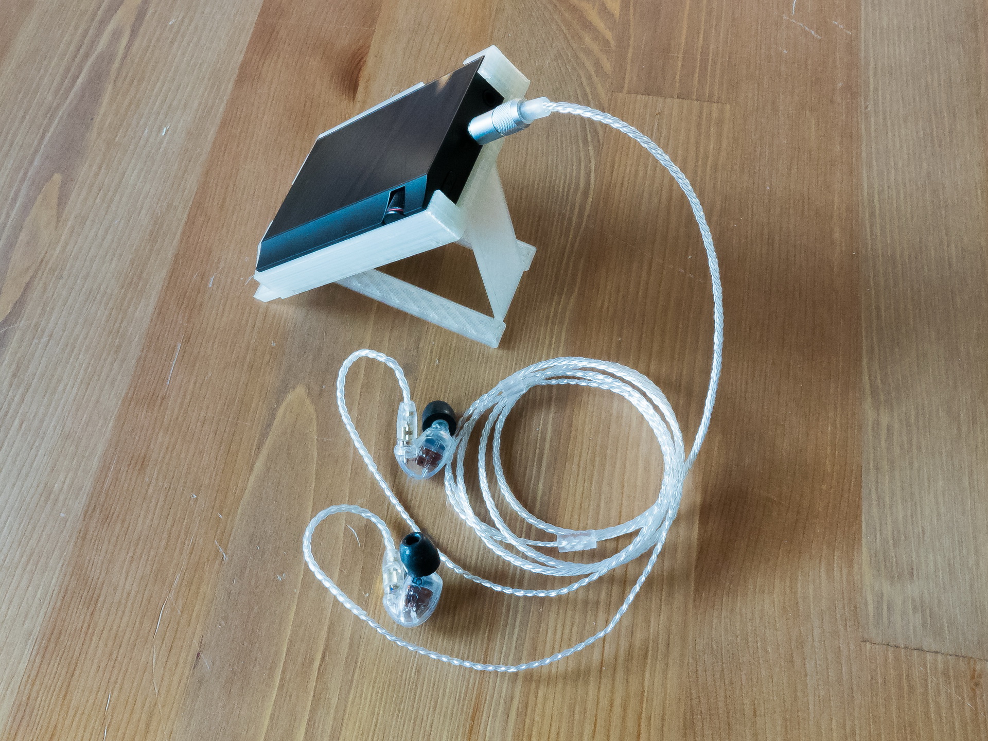 Astell&Kern AK70 foldable desk stand