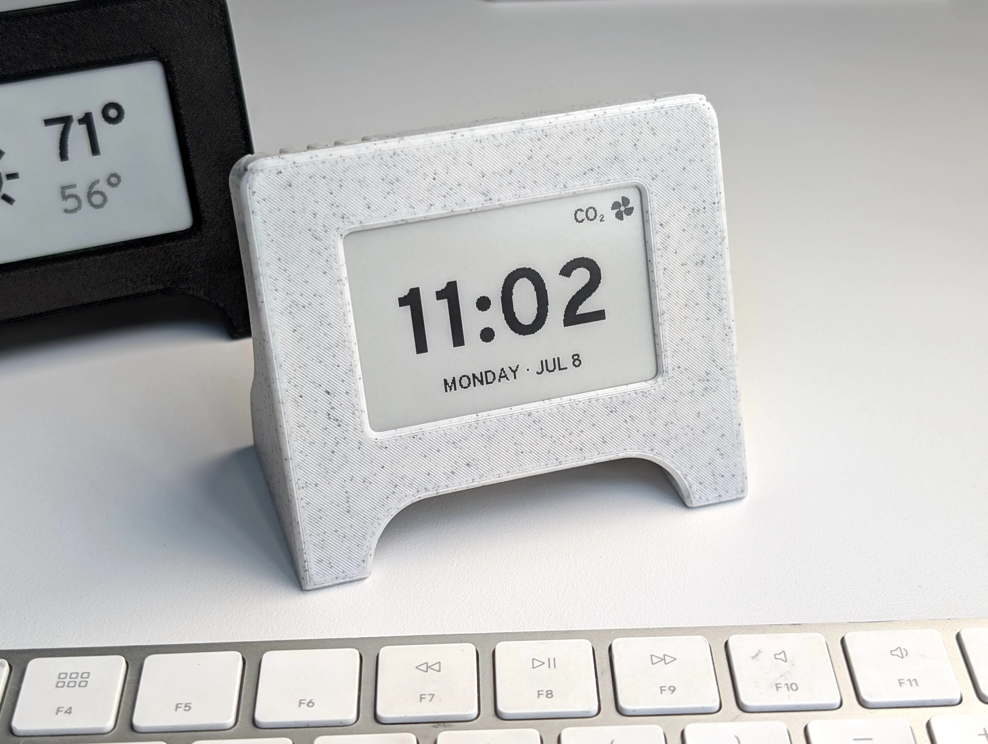 Bitclock - An e-ink desk companion