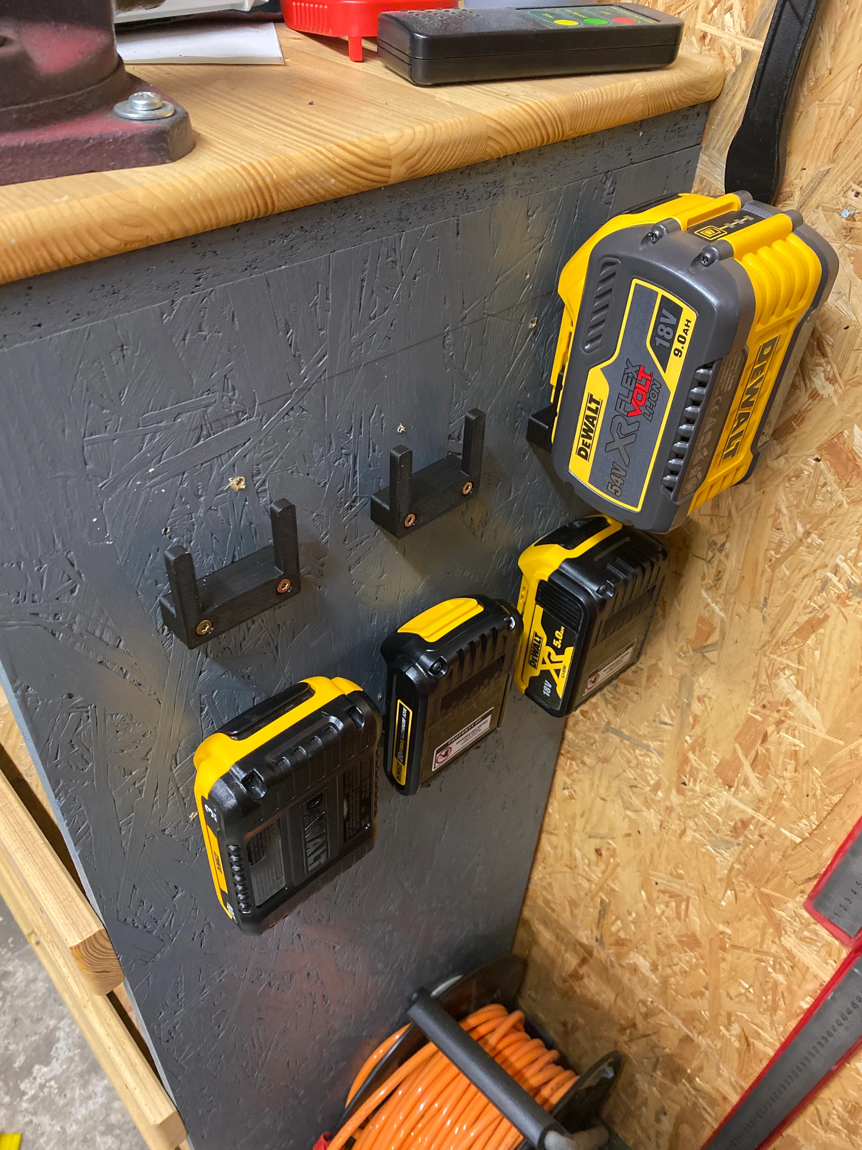 Simple Battery Mount for DeWALT XR Batteries