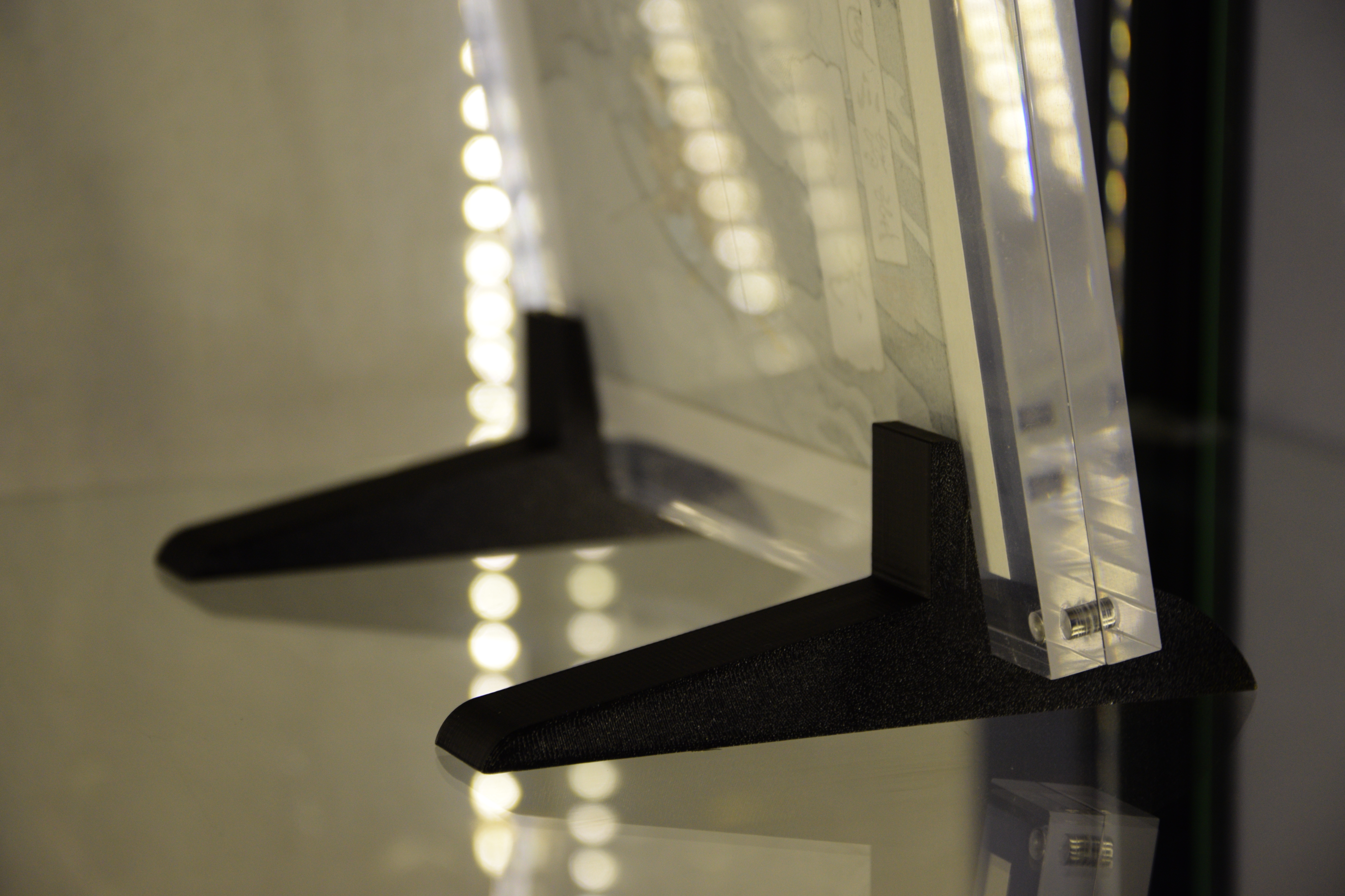 Stand for acrylic photo/woodblock print frame