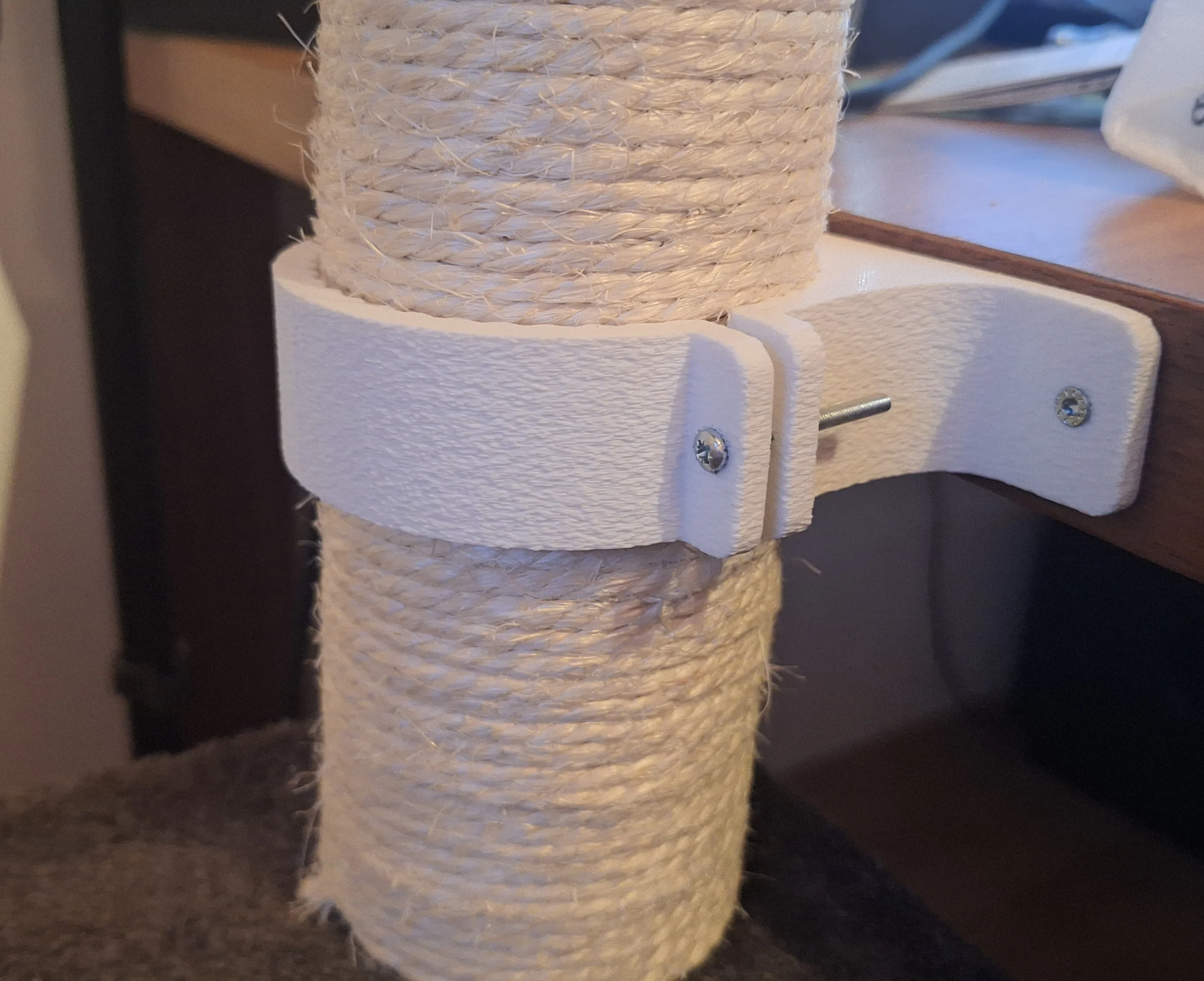 Sisalpole holder