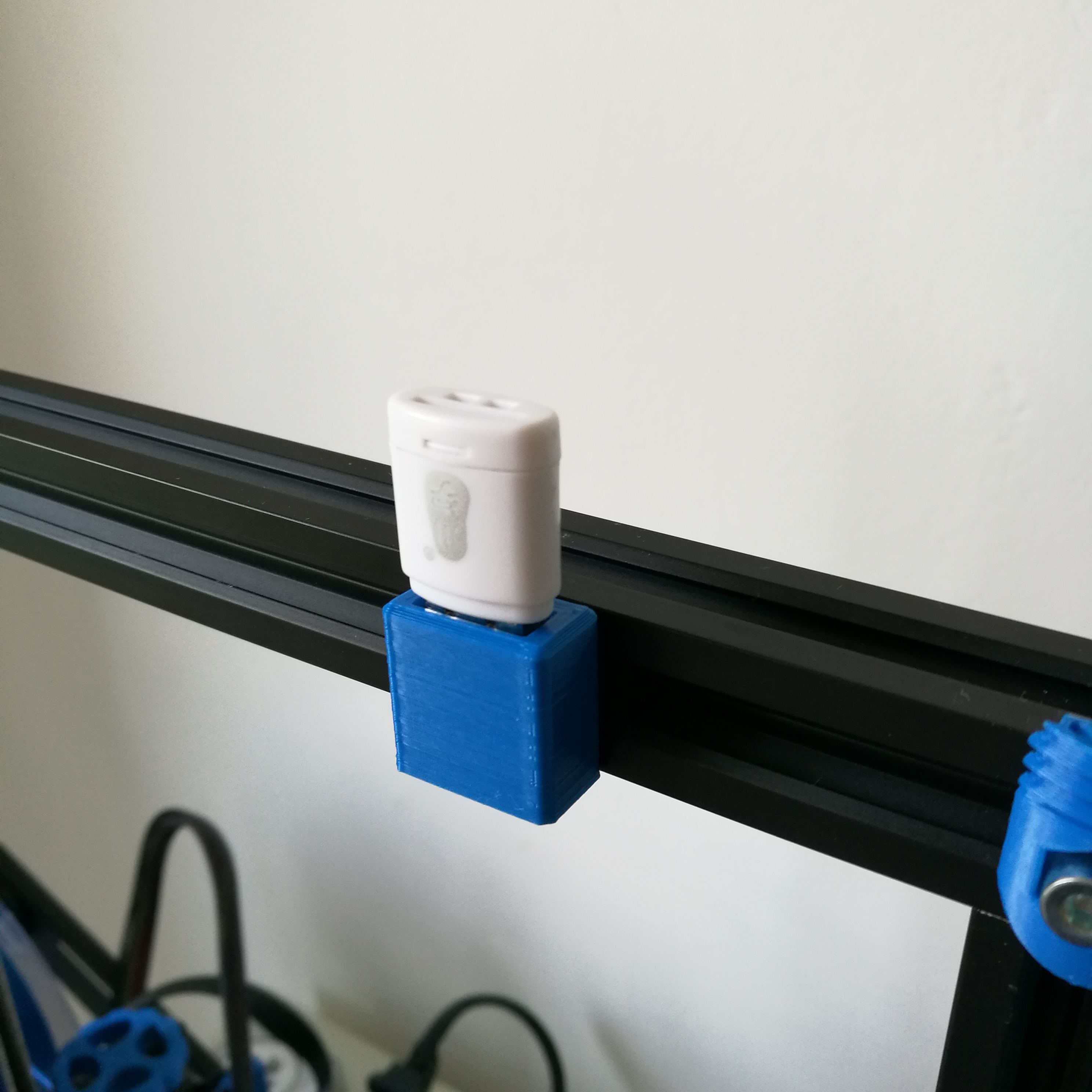 2020 Twist In USB Stick Holder (Ender 3, CR10, etc)
