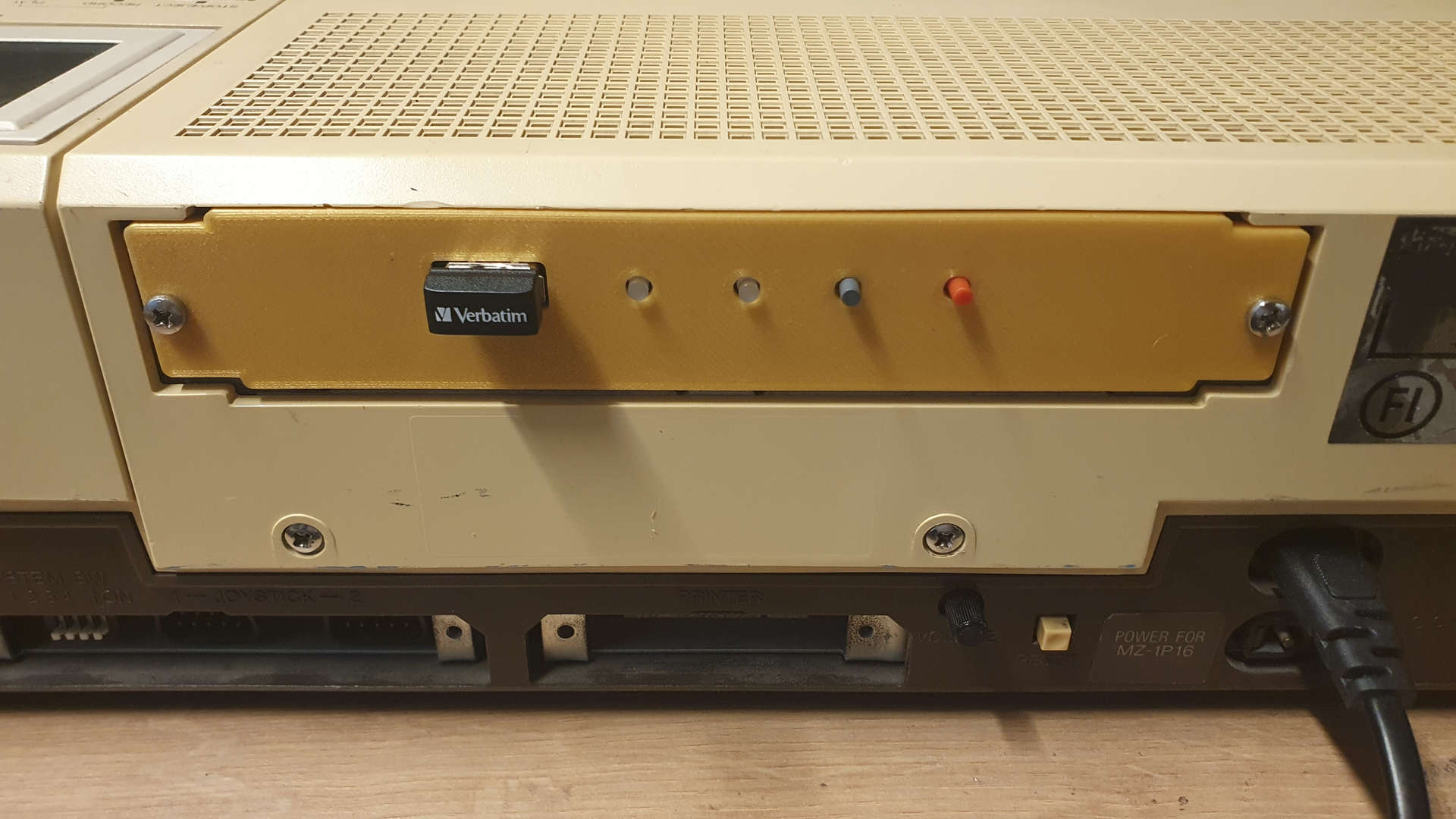 SHARP MZ-800 UniCMT rear installation