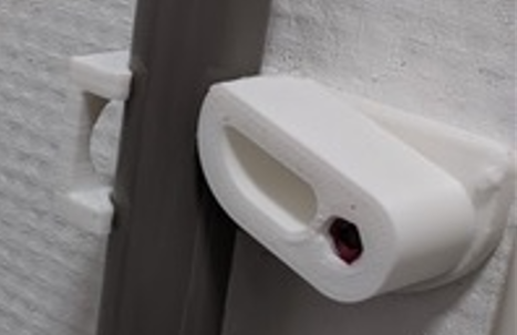 broom holder (accroche balais)
