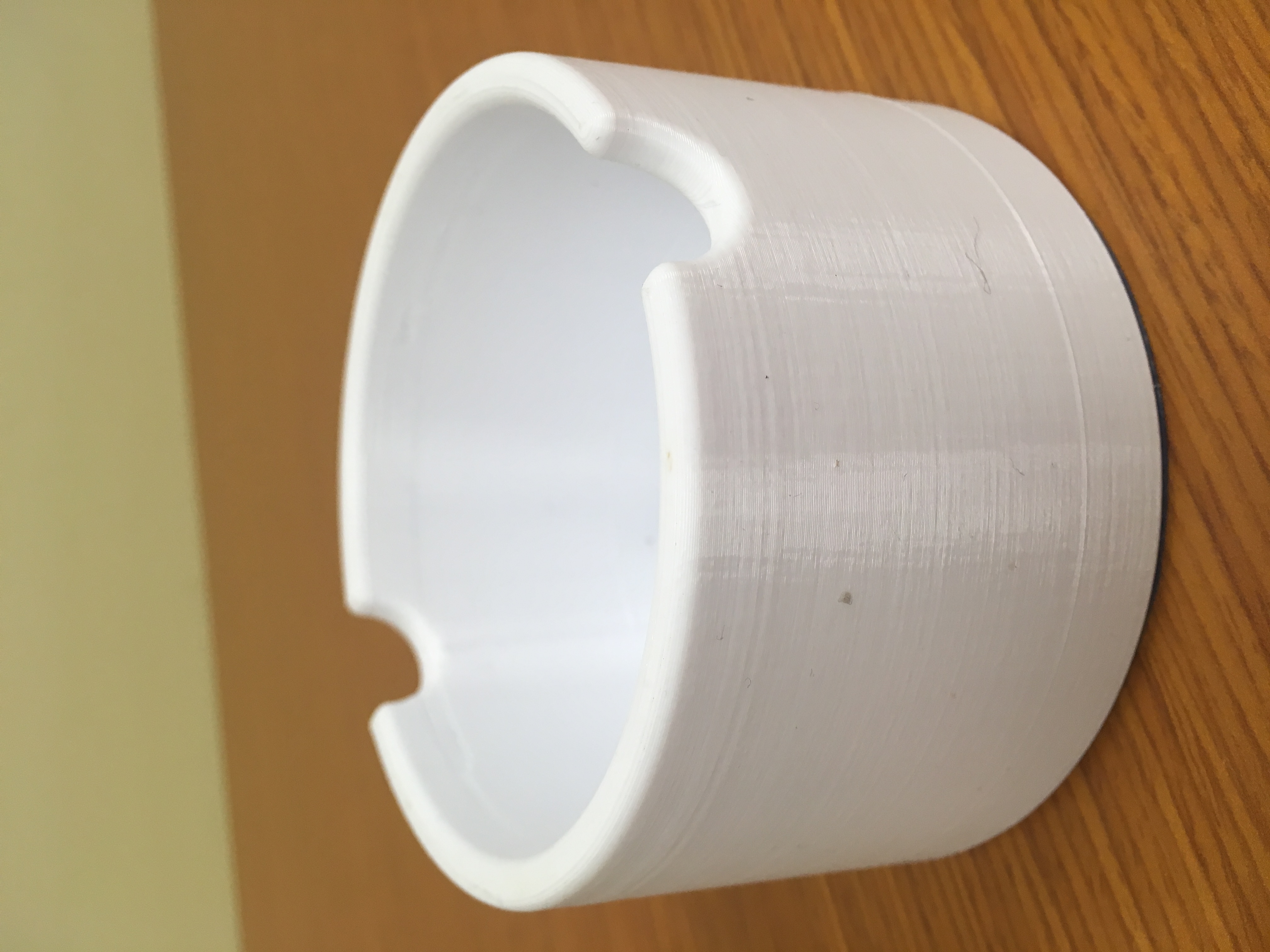 Yogurt cup holder assistive device