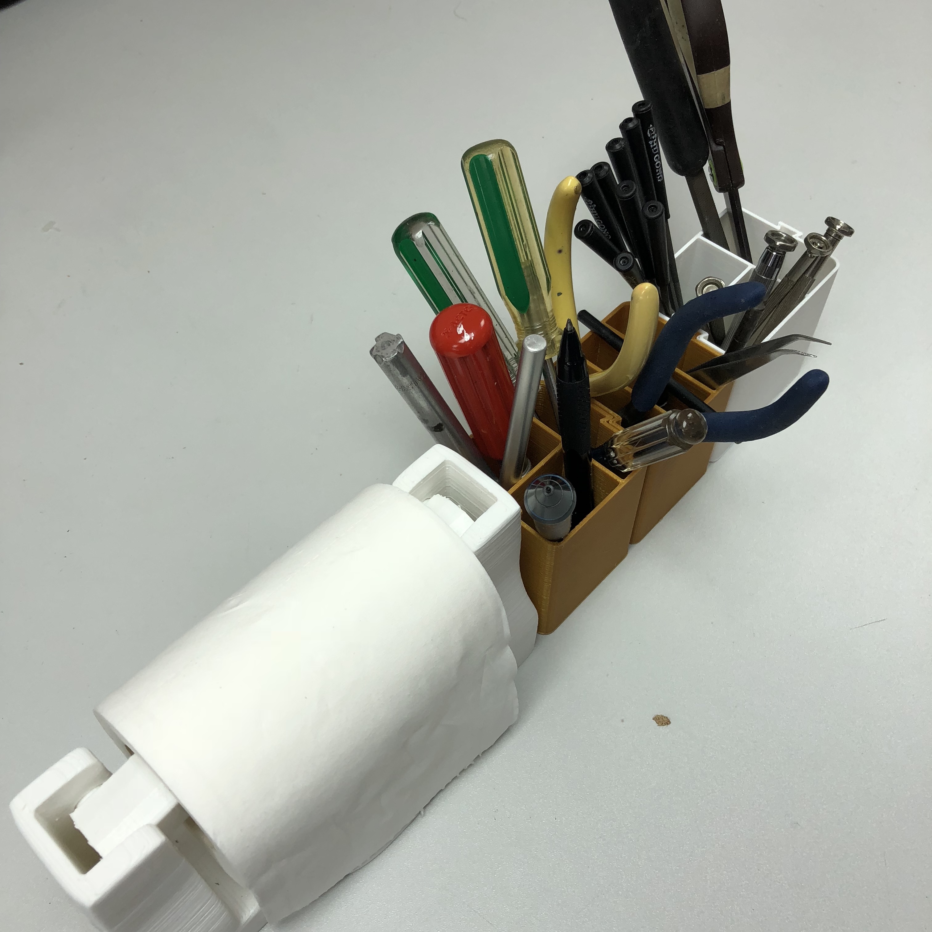 Desk top organizer