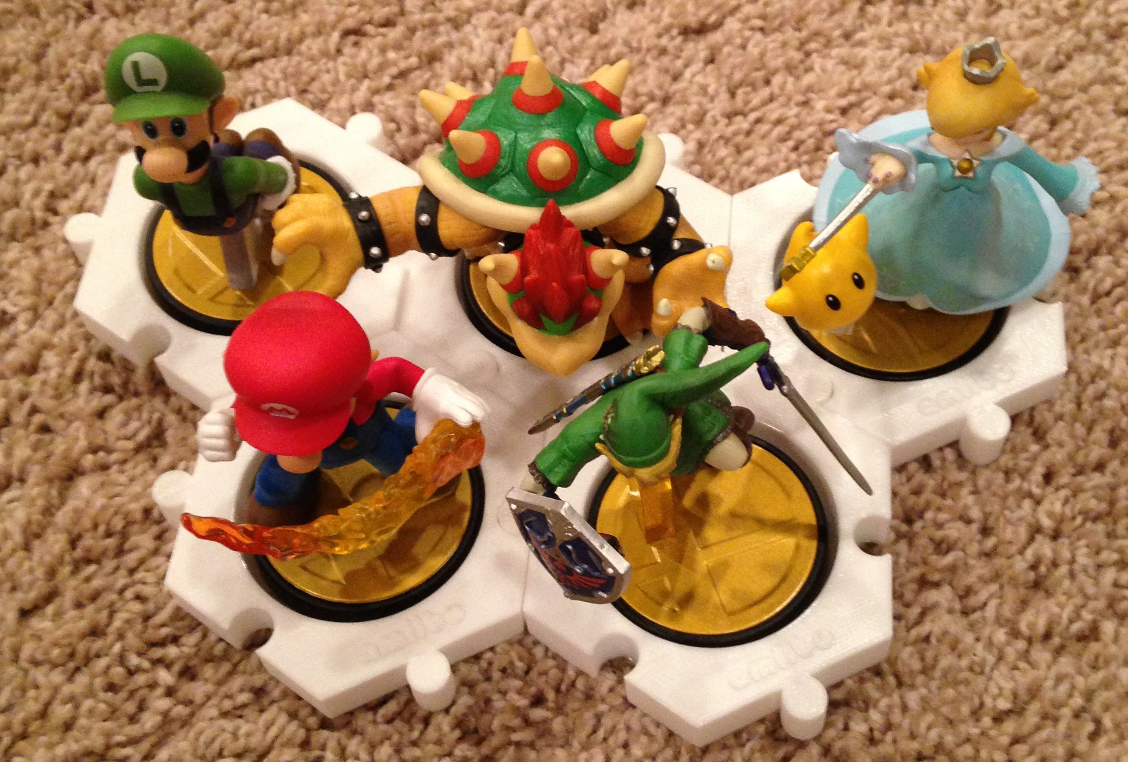 Interlocking amiibo stand