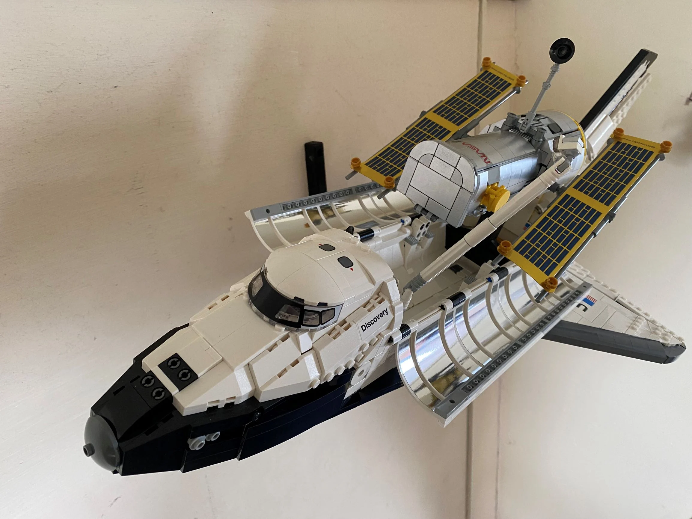 LEGO Shuttle Discovery 10283 Wall Mount