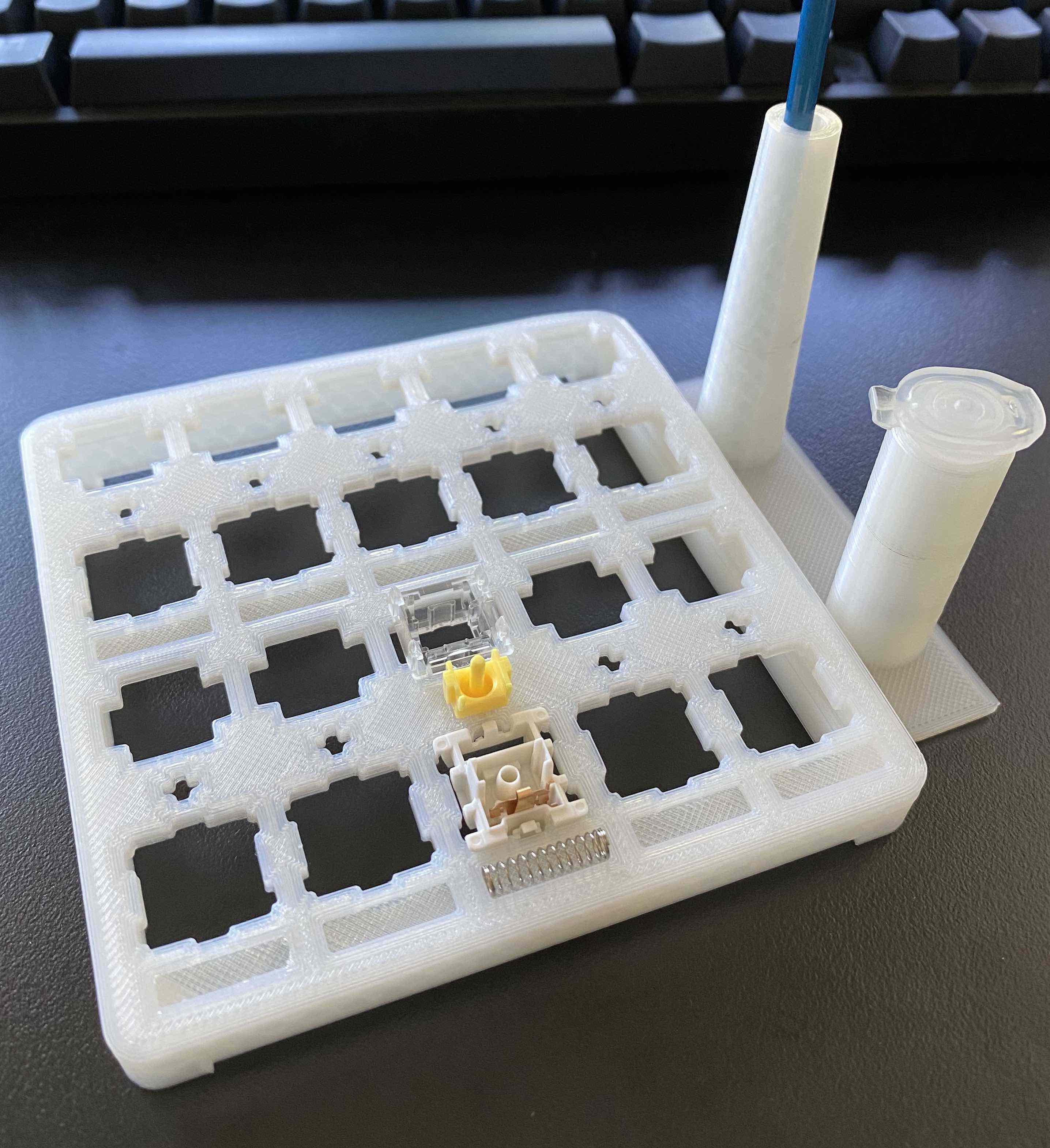 Lube and Brush Holder for compact lube station