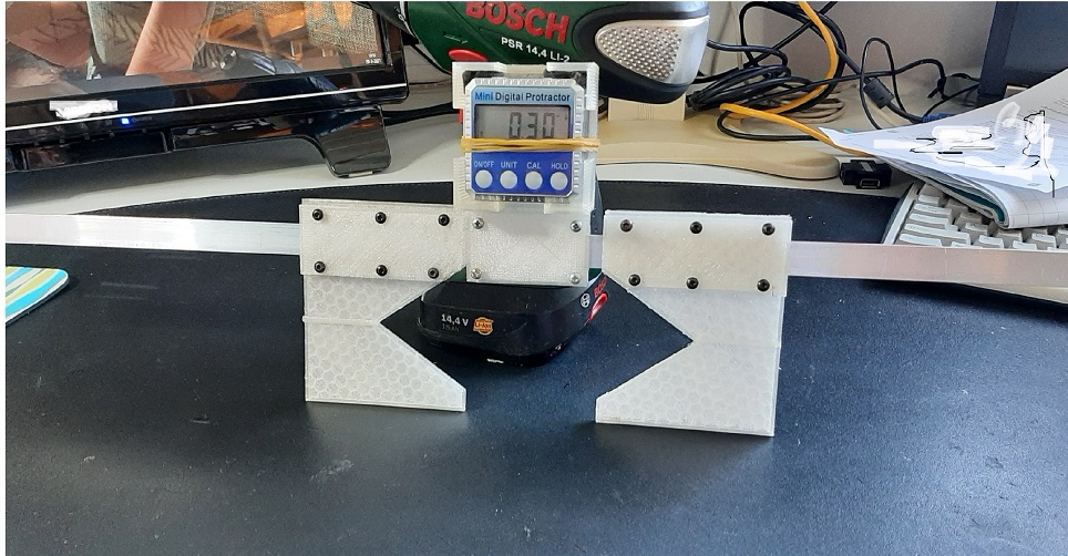 Inclinometer for airplanes