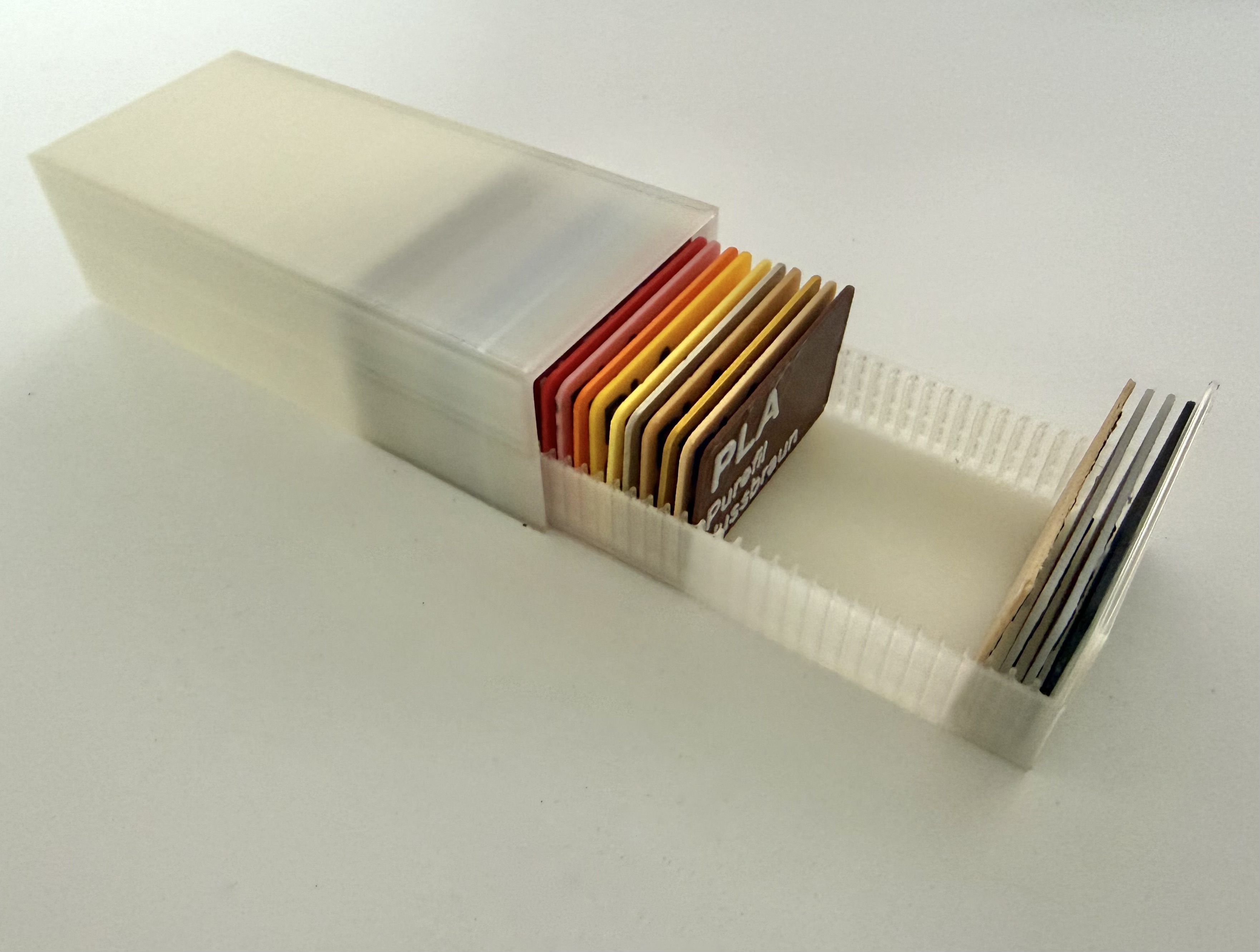 Box for storing filament labels / Box zur Aufbewahrung von Filamentlabel