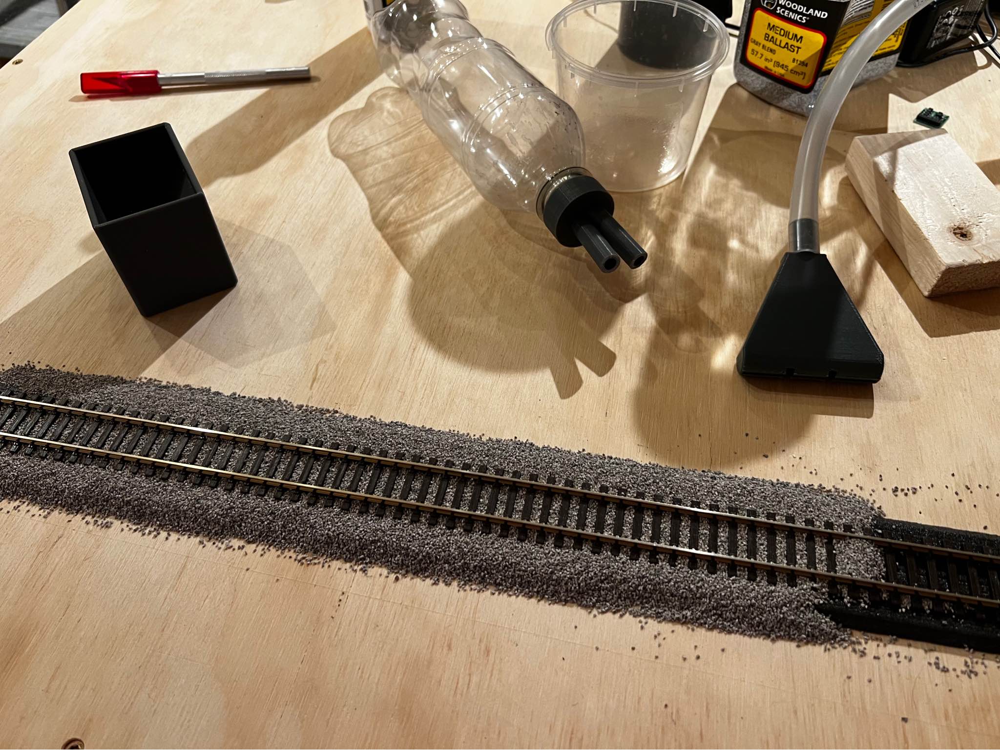 HO Modeltrain Ballast system for Wacuum