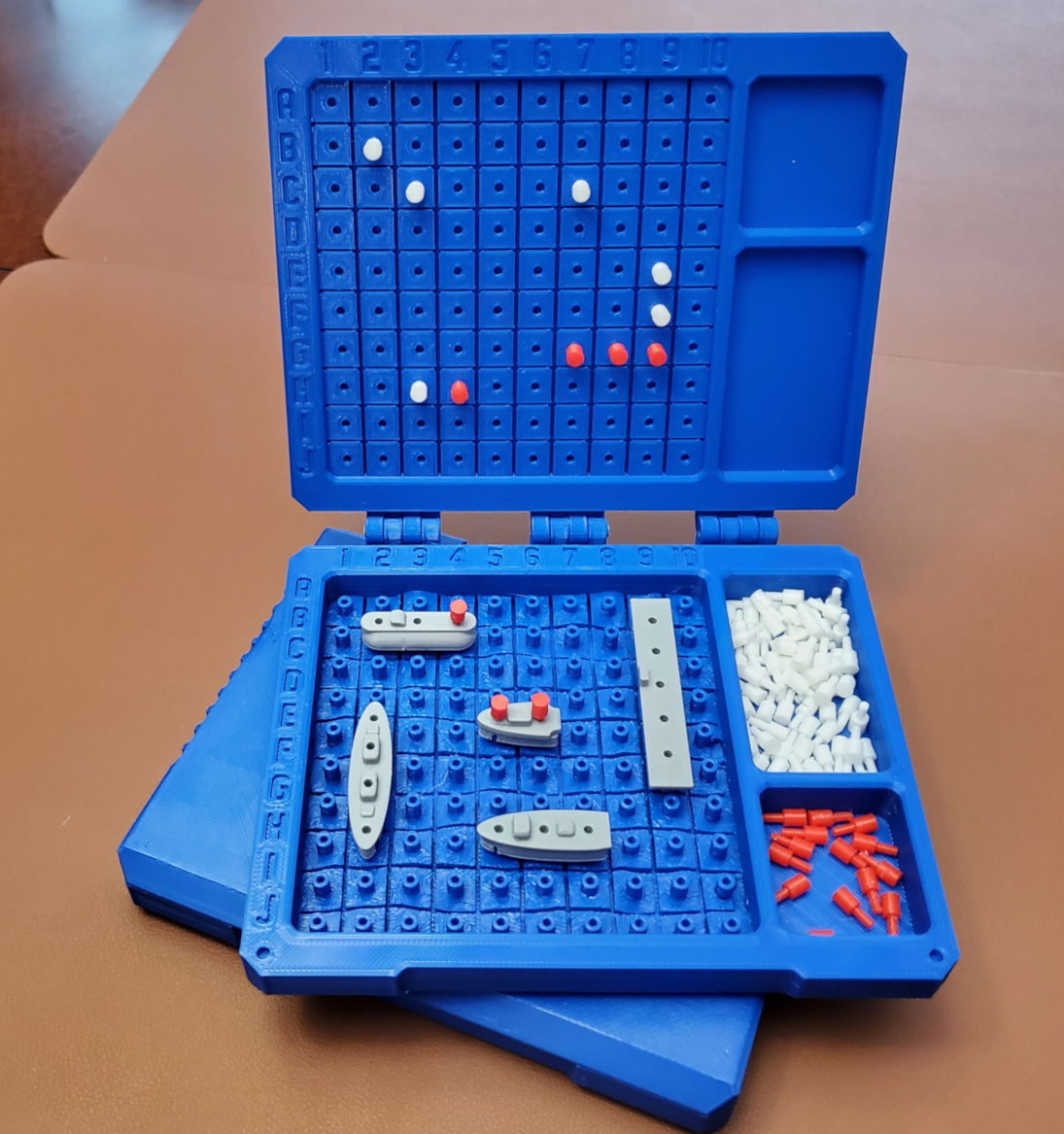 Battleship Game with Storage Case: English & Cyrillic