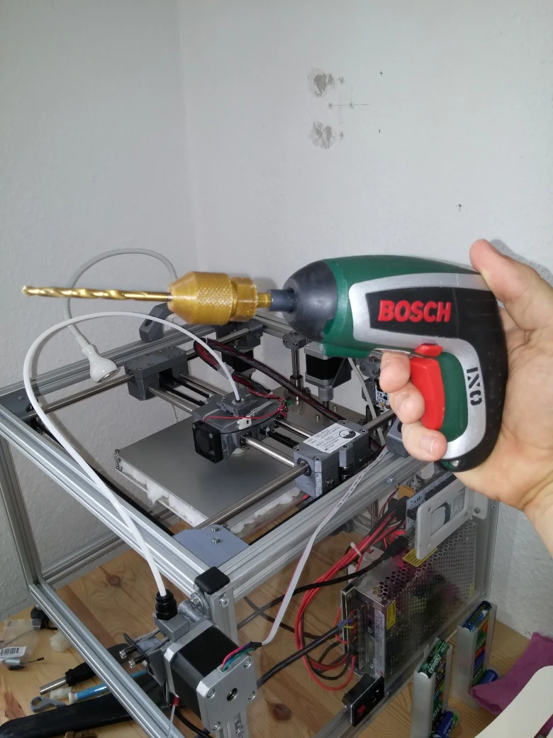 Drill-Bit with adjustable Chuck