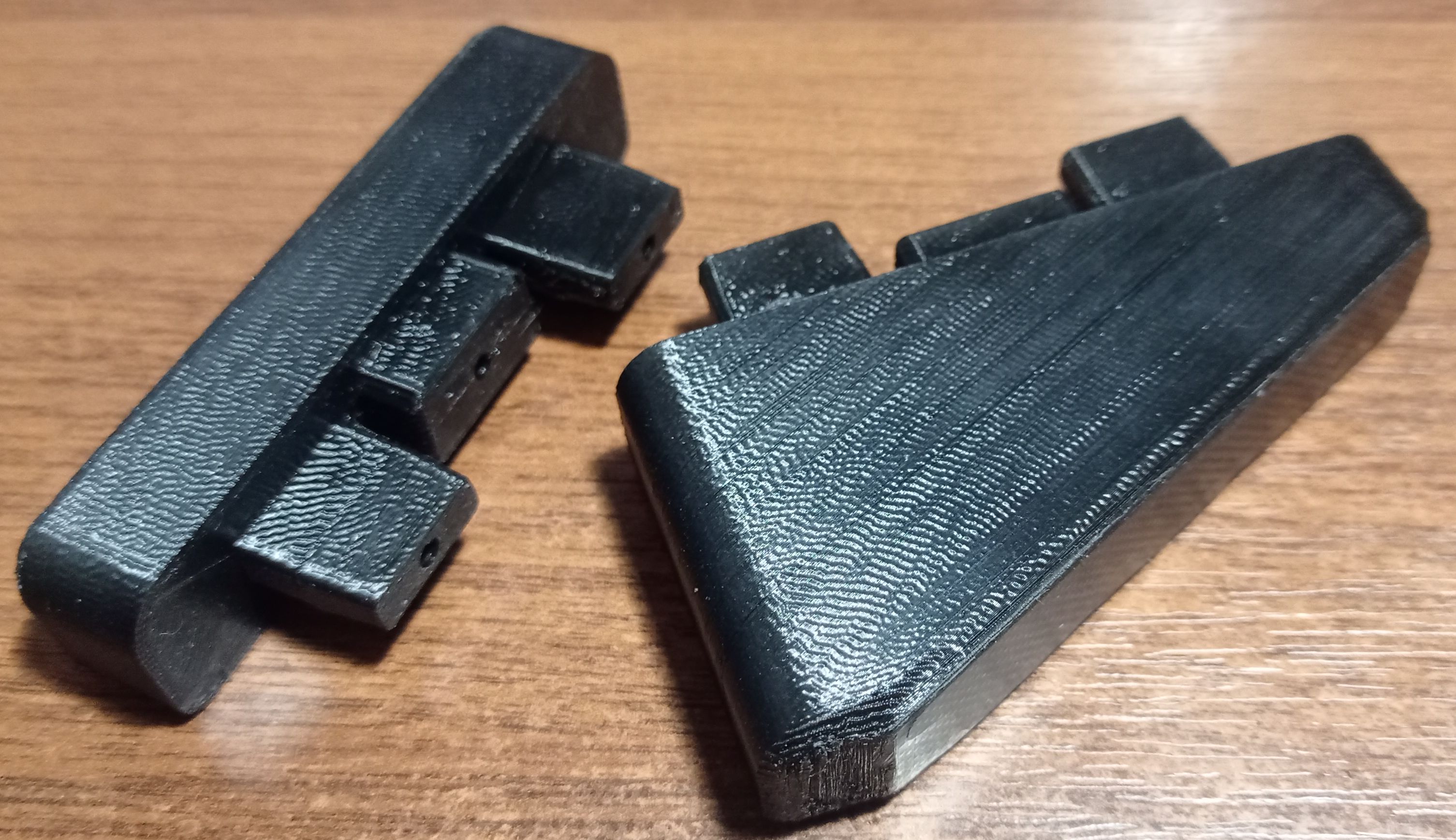 Plug for roof rack railing