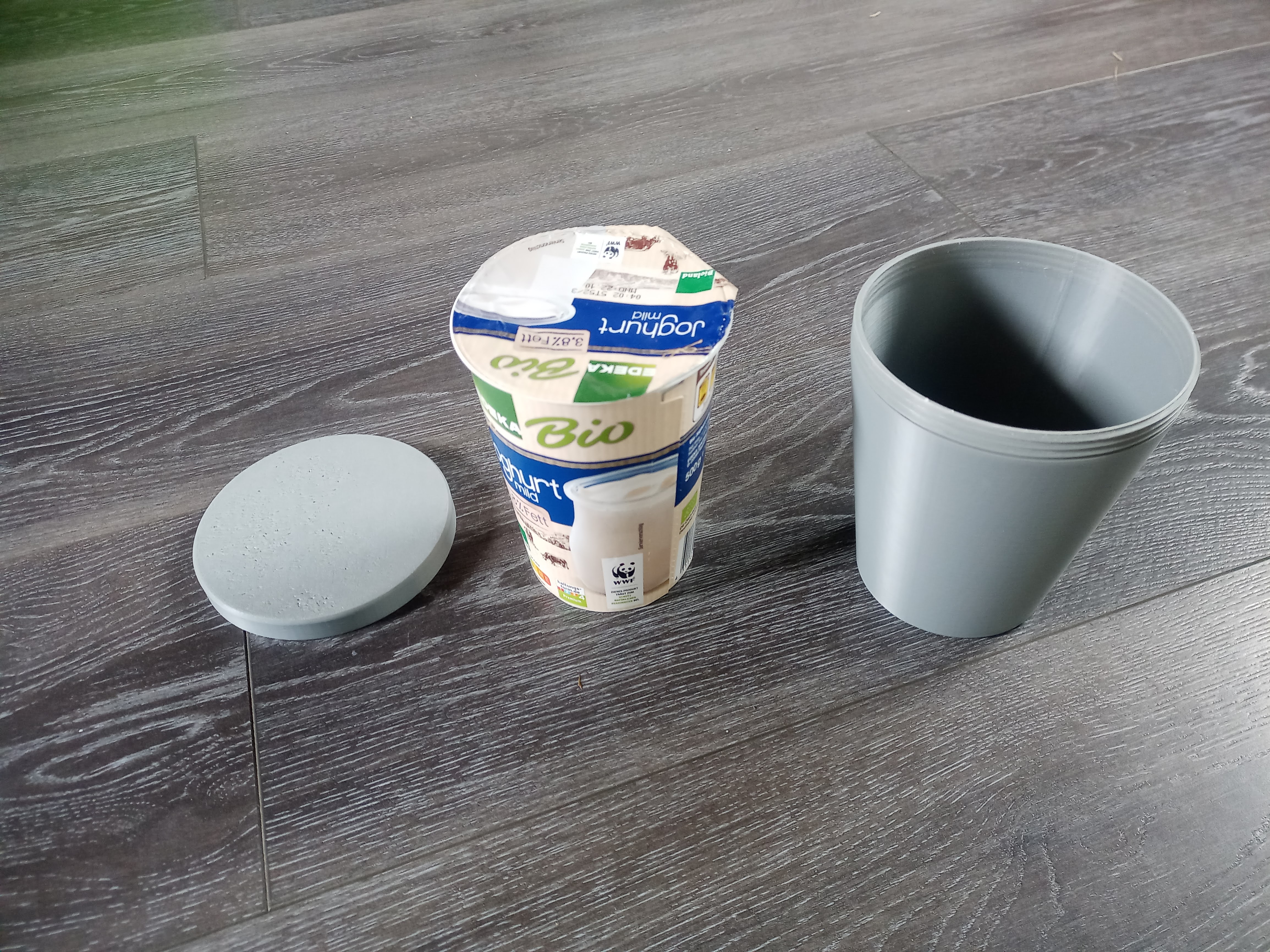 Yogurt safety protective cup - Joghurt Schutzbecher