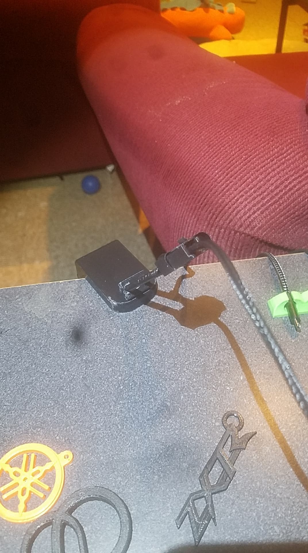Desk mount mouse bungee